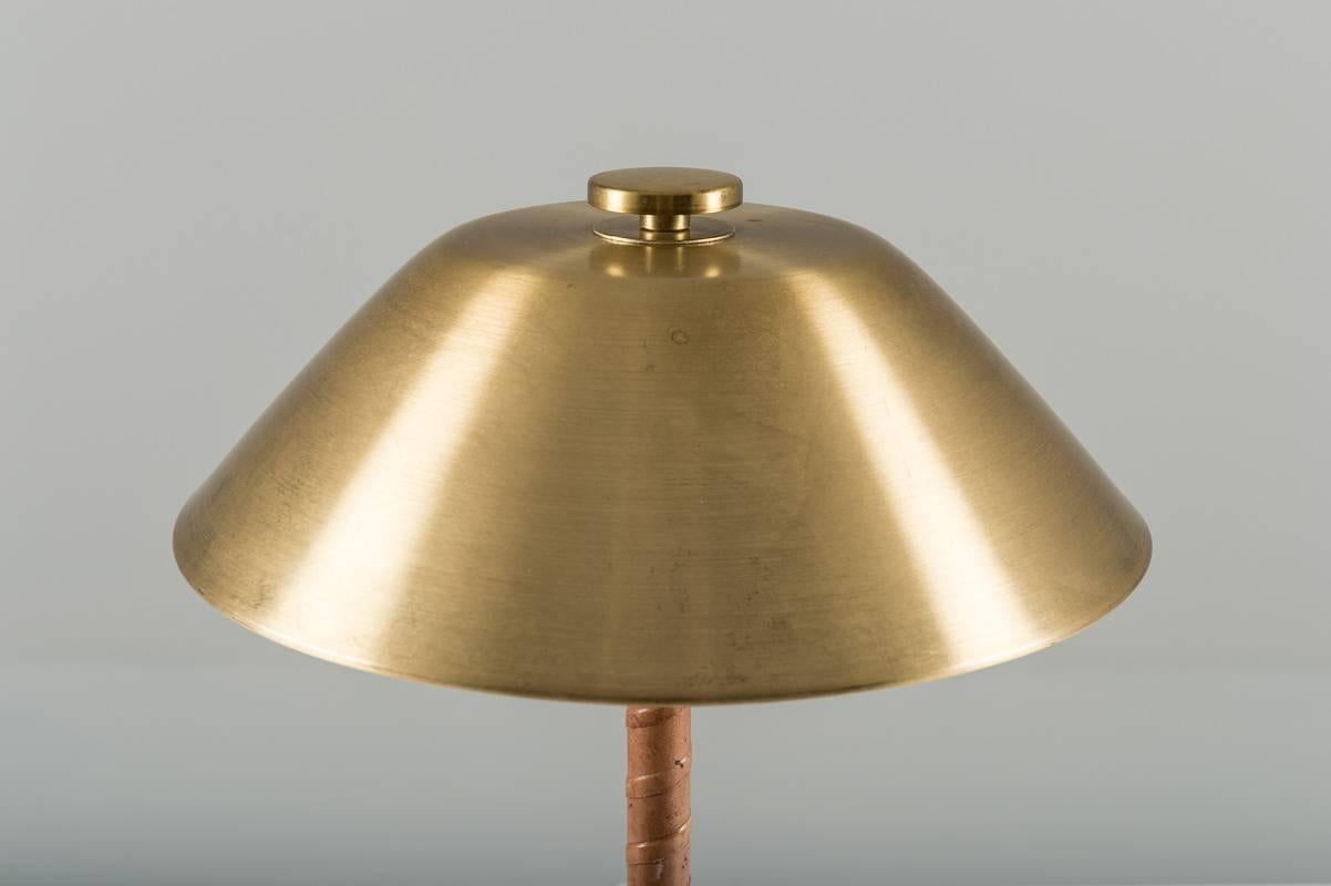 Scandinavian Modern Swedish Midcentury Table Lamp in Brass and Leather by Einar Bäckström