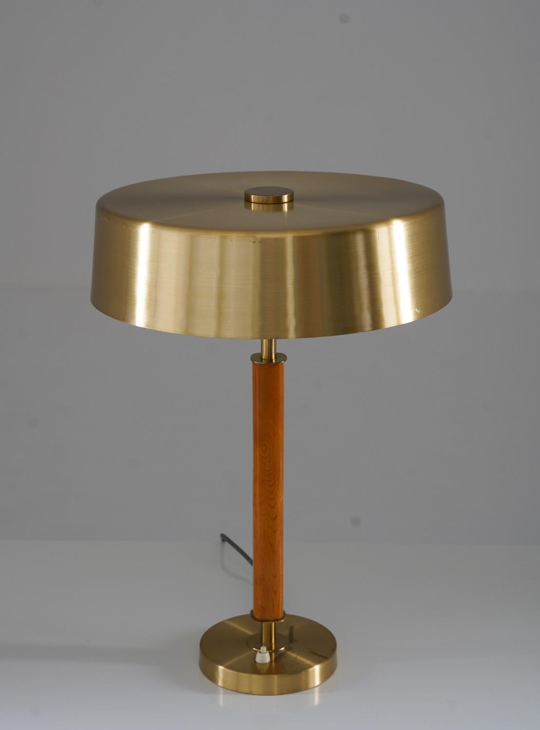 Scandinavian Modern Swedish Mid-Century Table Lamp in Brass and Wood by Boréns For Sale
