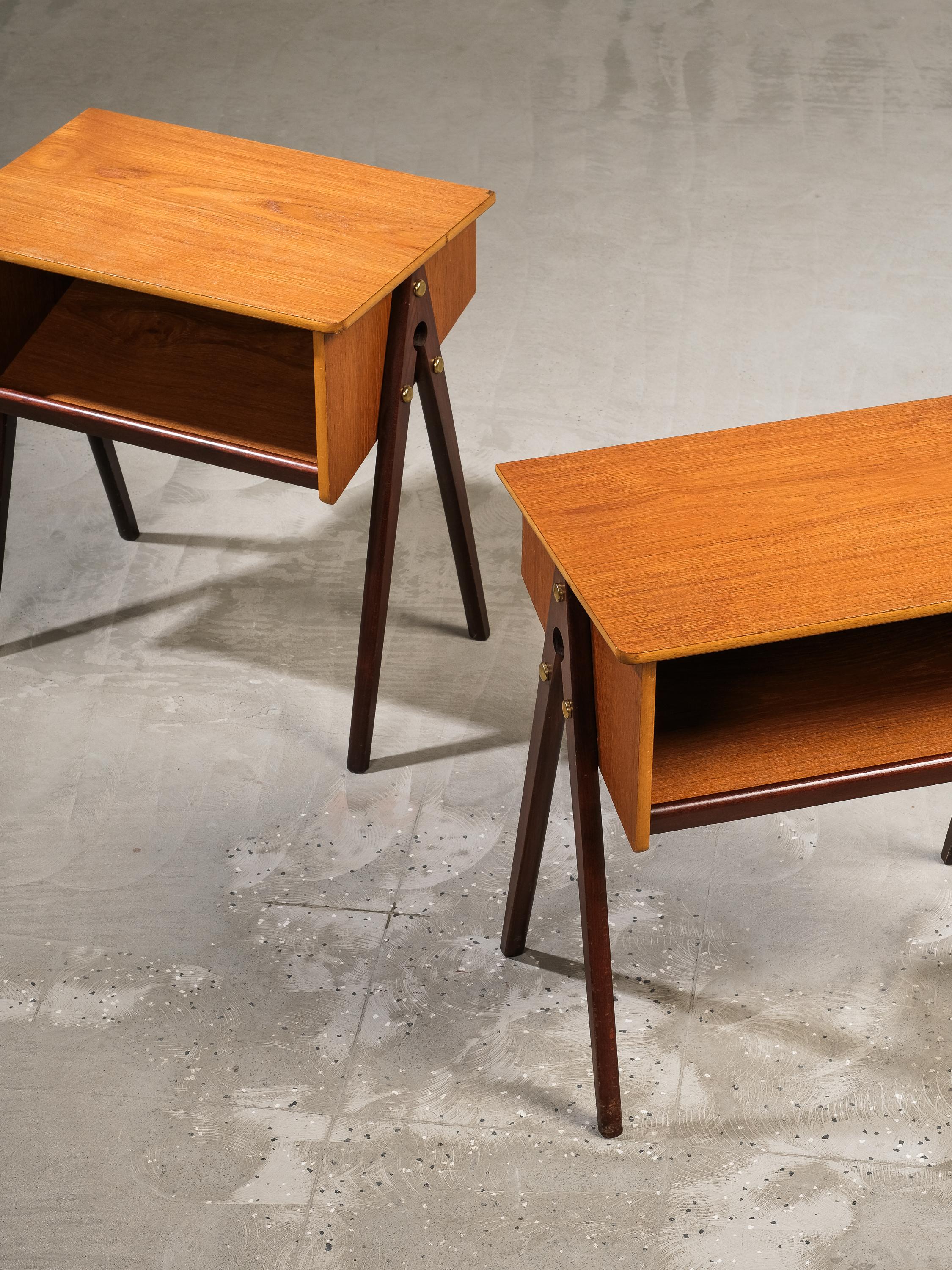 Tables de nuit suédoises en teck du milieu du siècle, 1950, ensemble de 2 en vente 1