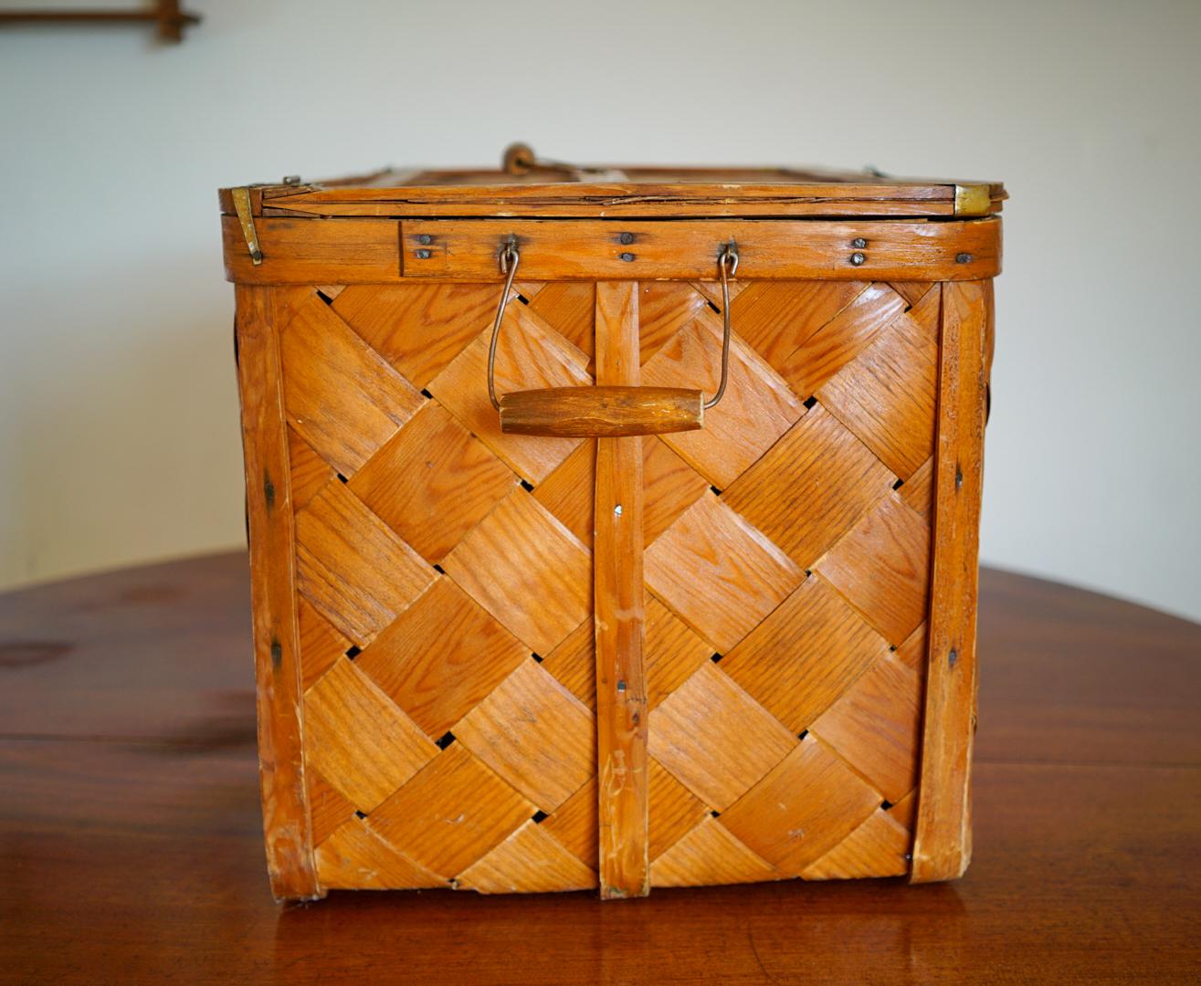 Swedish mid century Traditional arts and crafts. Spånkorg 1980's strage box In Fair Condition For Sale In Akashi -Shi, Hyogo