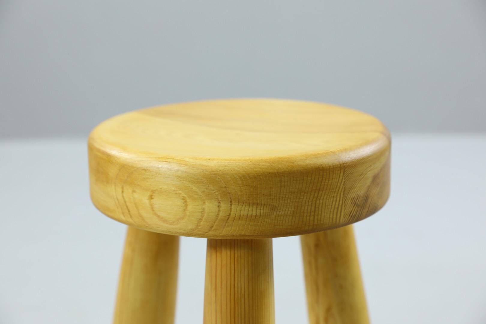 Swedish Mid Century Tripod Stool, Pine, Sweden, 1970's In Good Condition In Los Angeles, CA