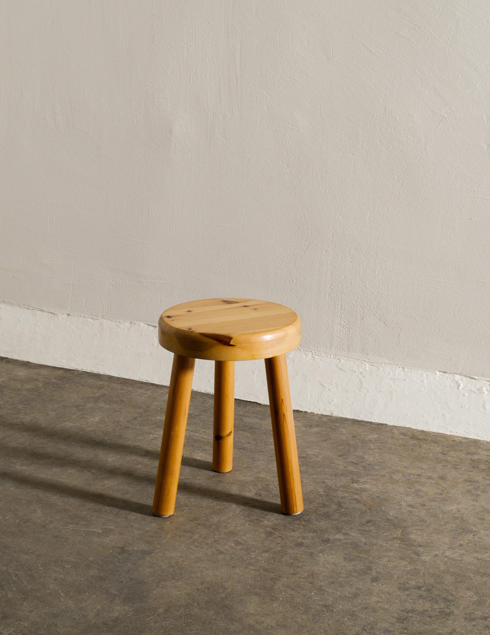 Swedish Mid Century Tripod Wooden Stool in Pine Produced in Sweden, 1970s For Sale 2