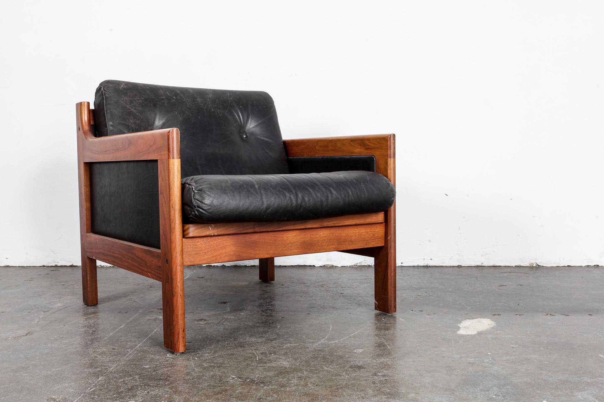 Swedish Midcentury Walnut and Black Leather Lounge Chair, Karl Erik Ekselius/JOC For Sale 3