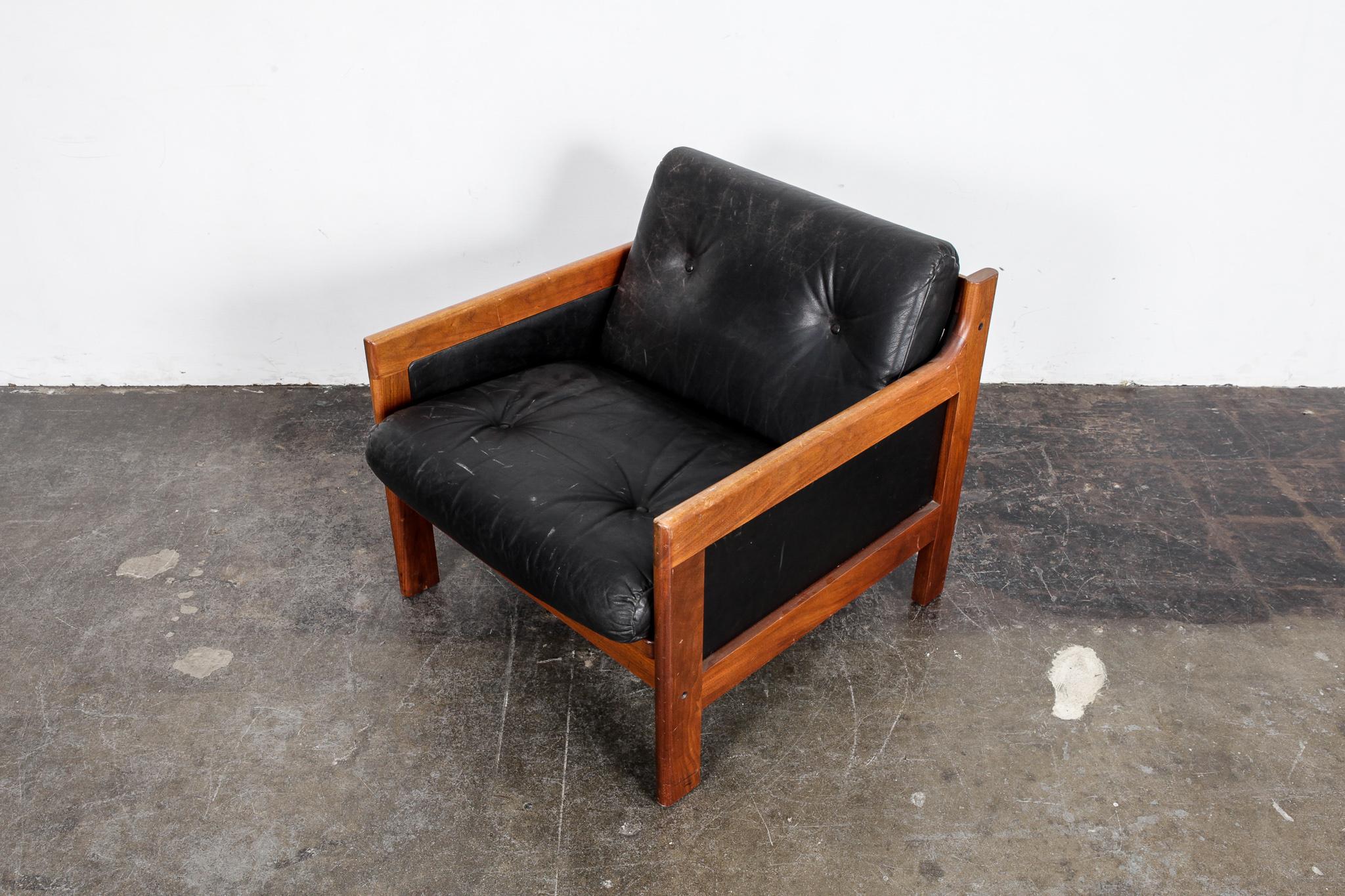 Mid-20th Century Swedish Midcentury Walnut and Black Leather Lounge Chair, Karl Erik Ekselius/JOC For Sale