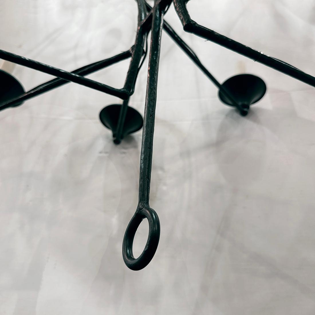 Metà XX secolo Lampadario svedese in ferro battuto della metà del secolo scorso in vendita