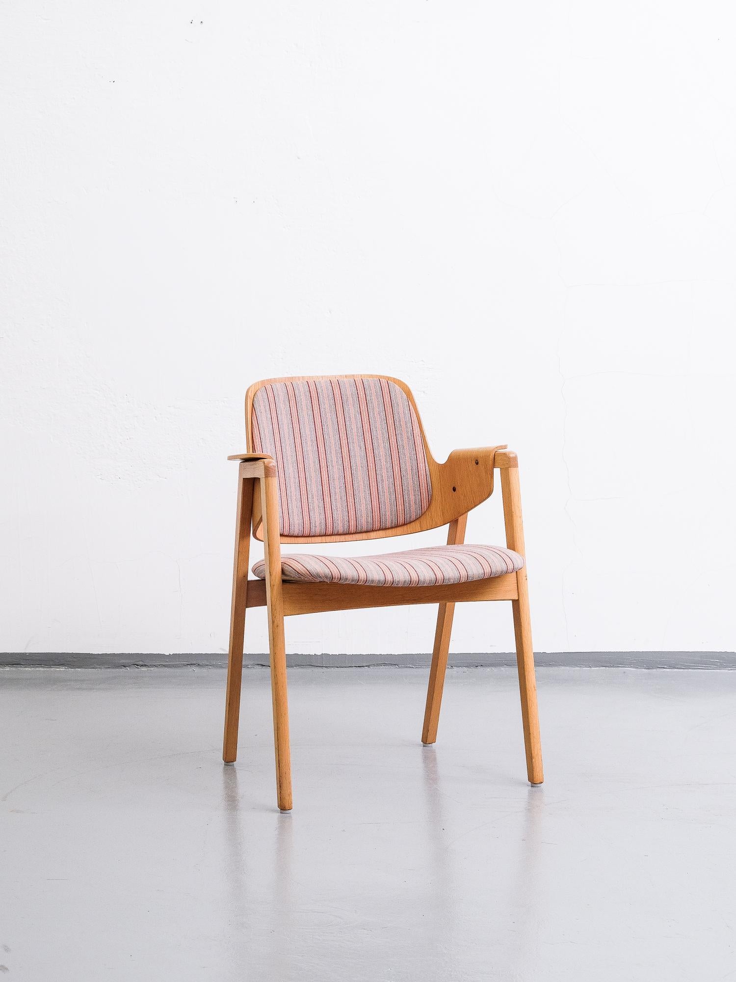 Scandinavian armchair designed by Elias Barup for Gärsnäs, 1960s.
Armchair in beech with striped upholstery. Very good used condition, with normal patina.