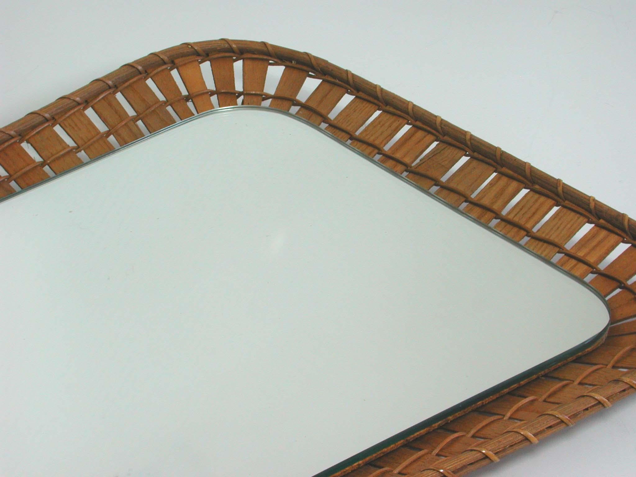 Swedish Midcentury Conical Rattan Wall Mirror, 1950s In Good Condition In NUEMBRECHT, NRW