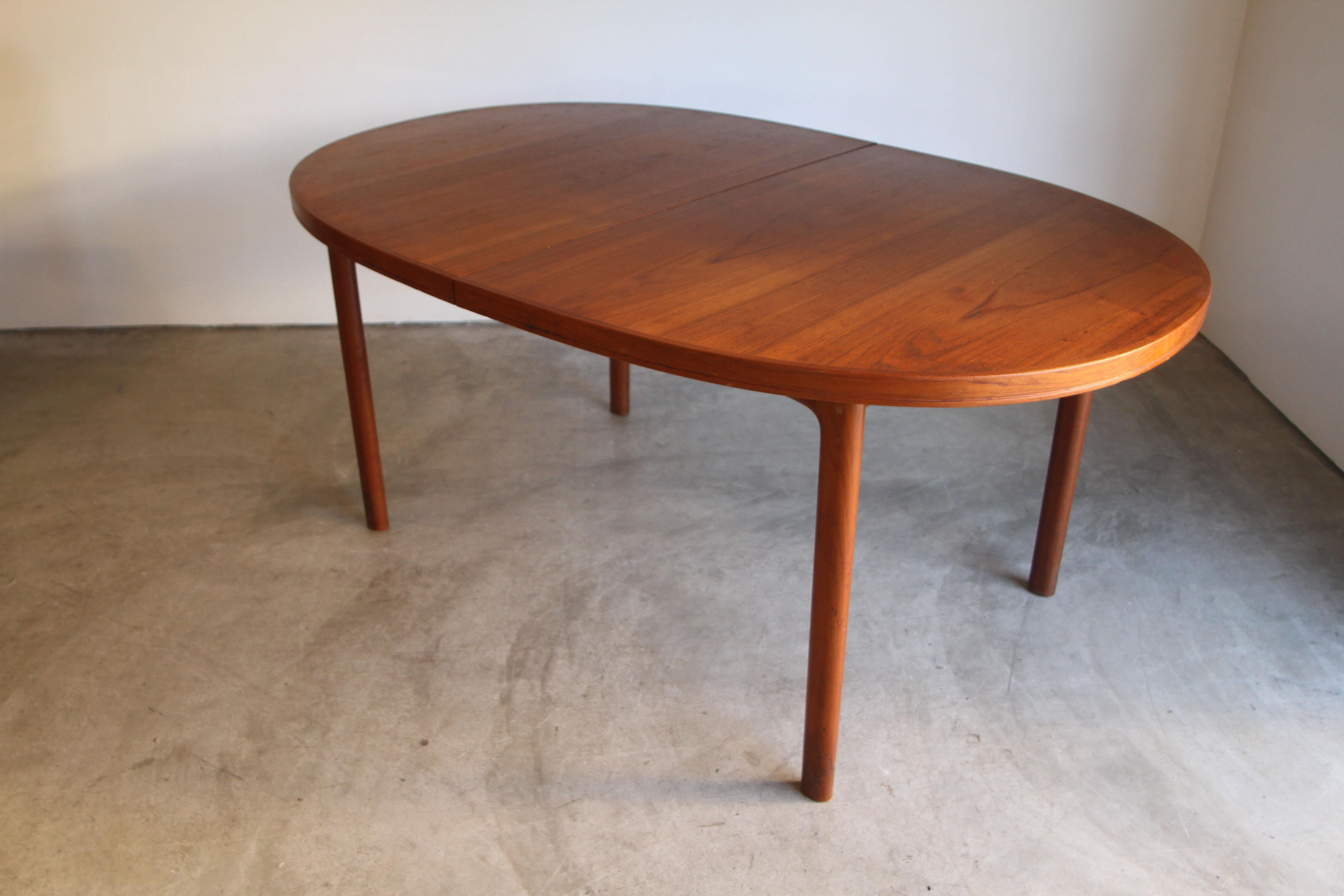 Swedish Midcentury Dining Table with 2 Leaves 8