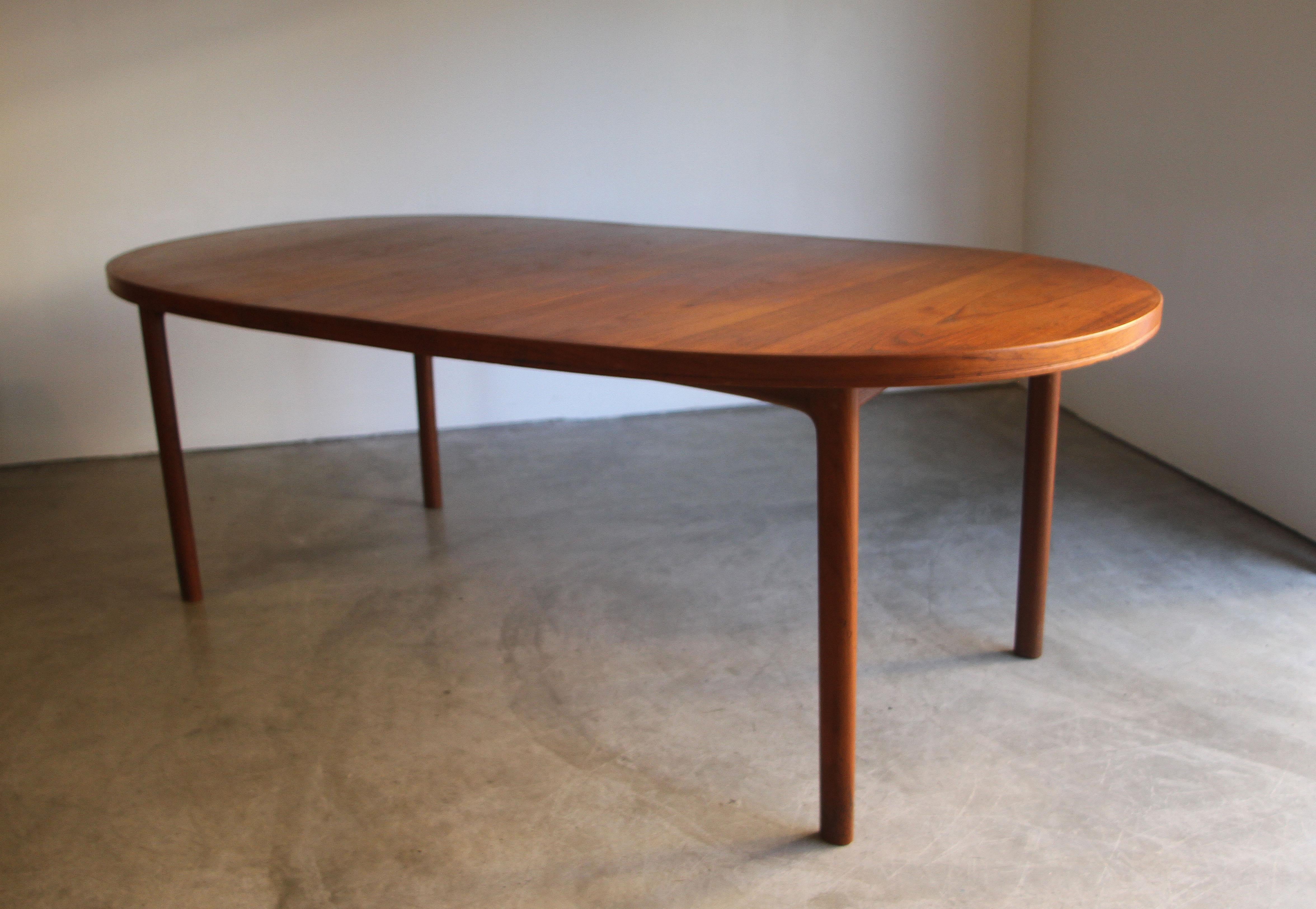 20th Century Swedish Midcentury Dining Table with 2 Leaves