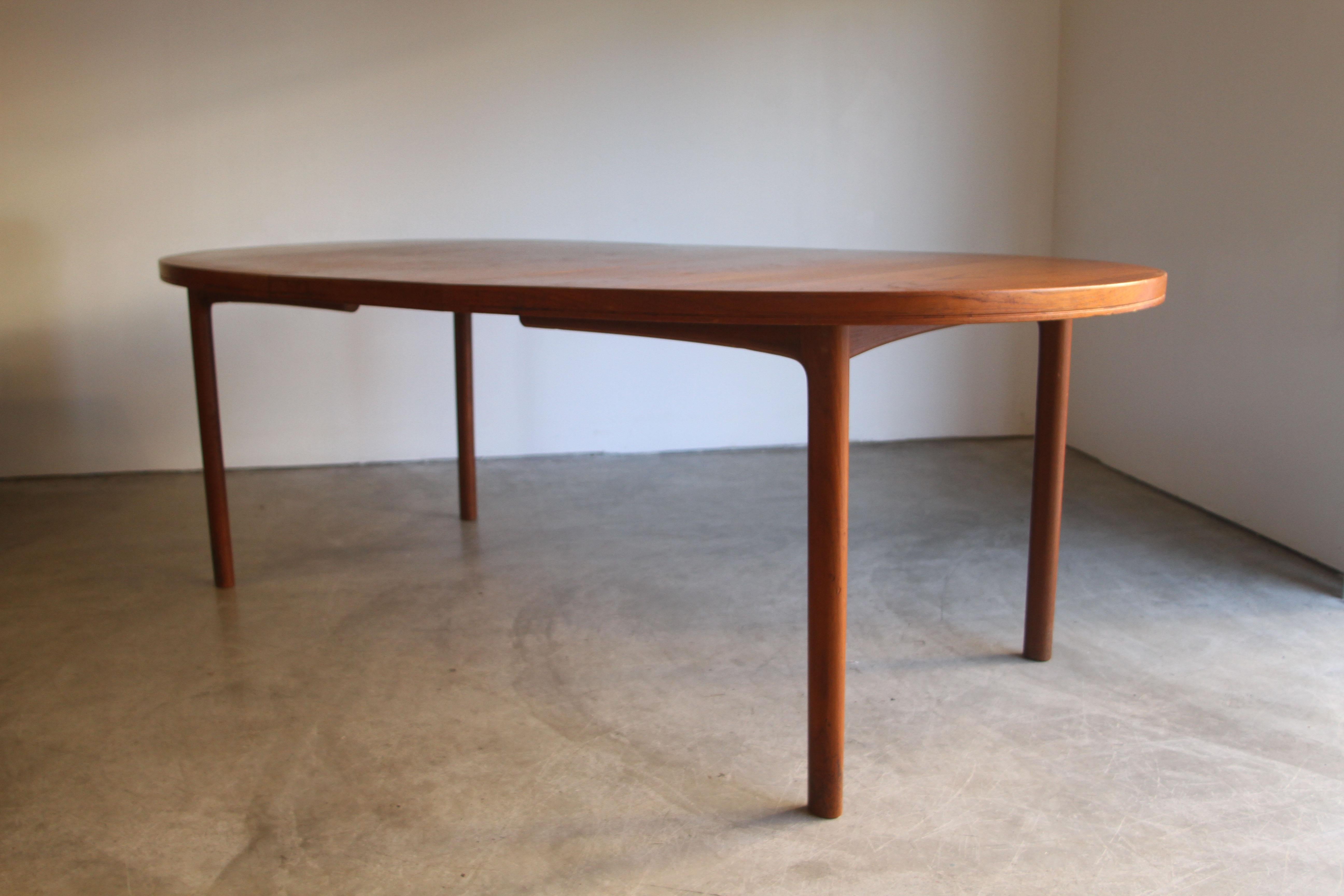 Swedish Midcentury Dining Table with 2 Leaves 1