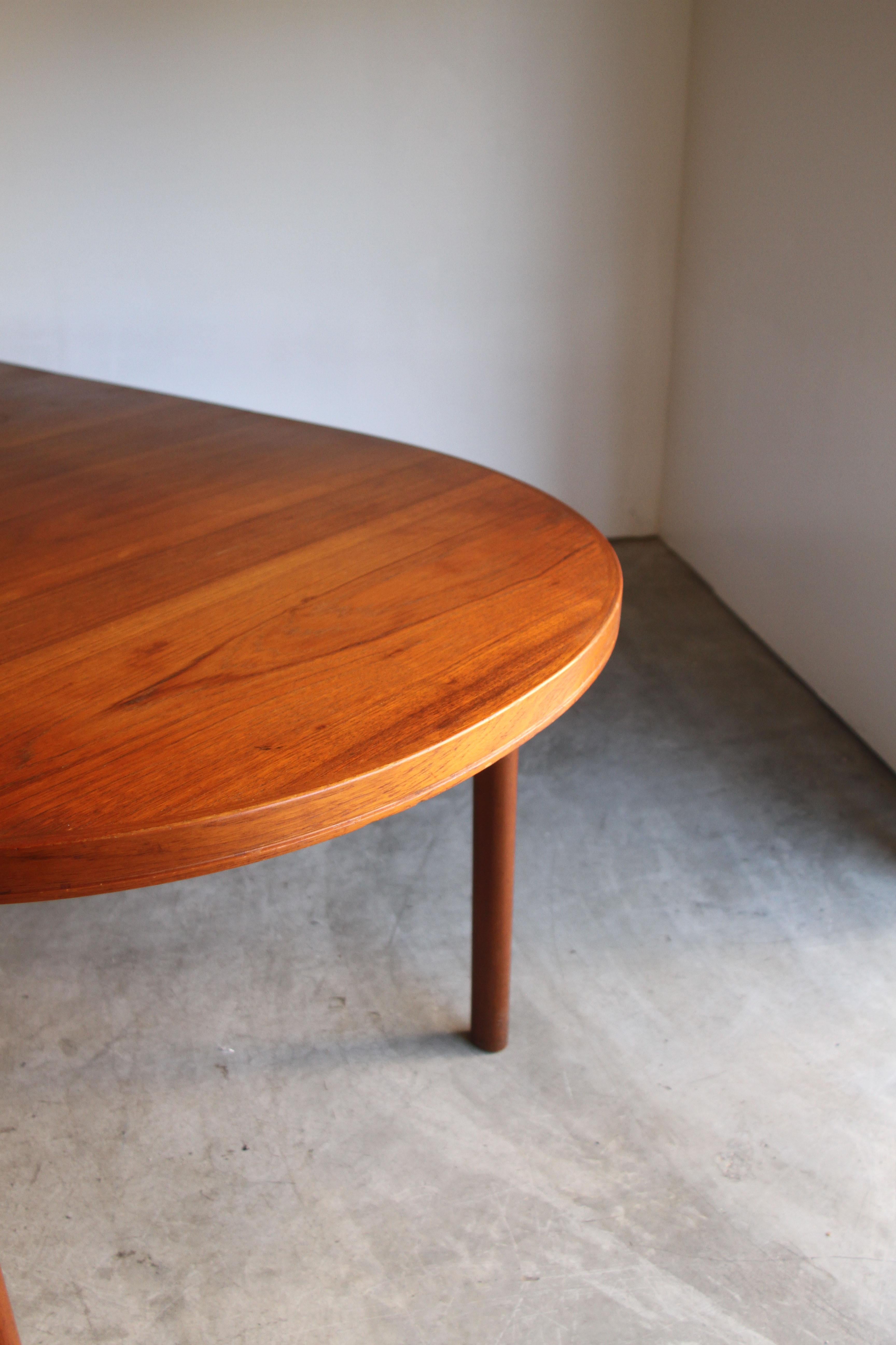 Swedish Midcentury Dining Table with 2 Leaves 3