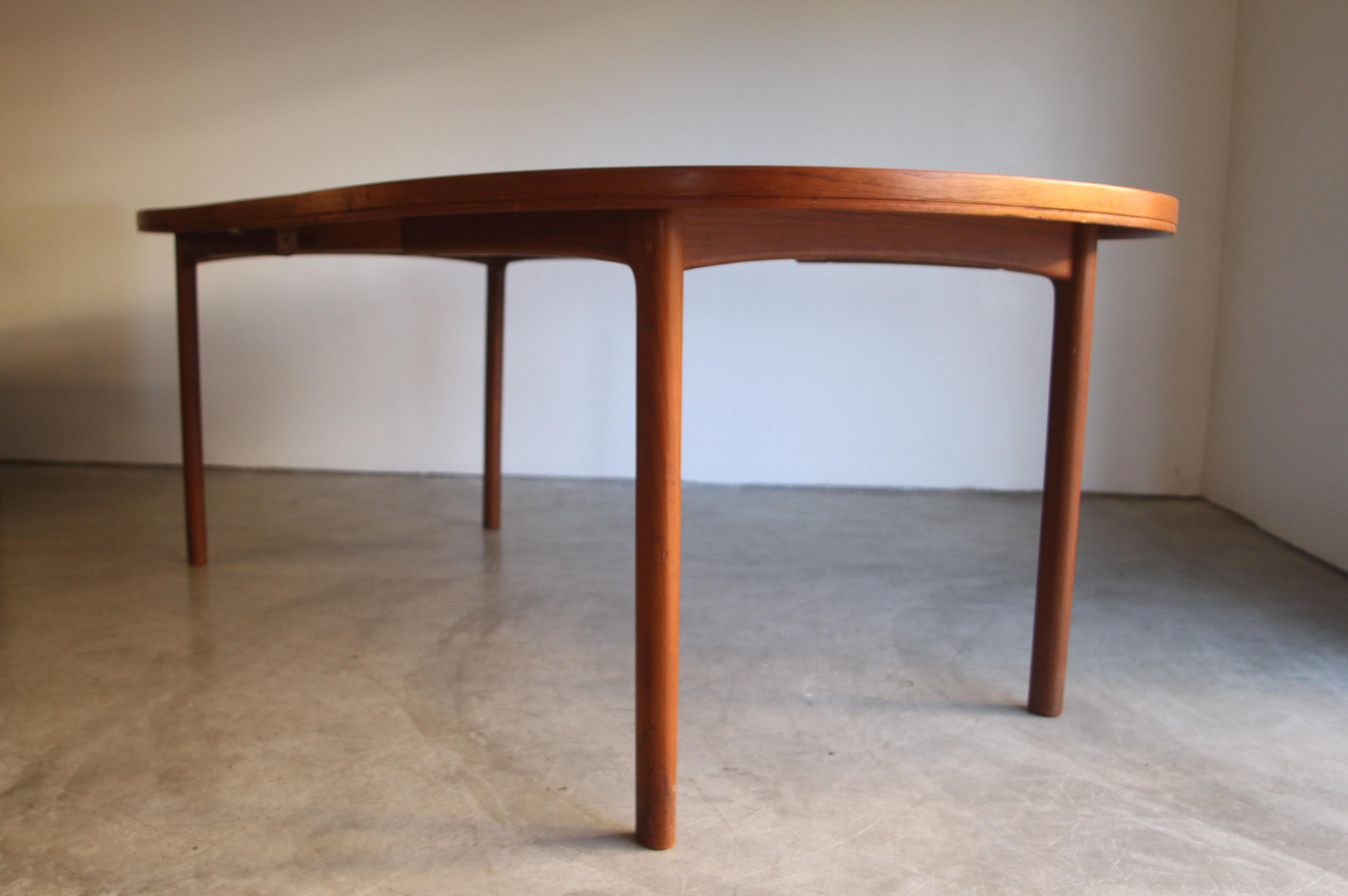 Swedish Midcentury Dining Table with 2 Leaves 4