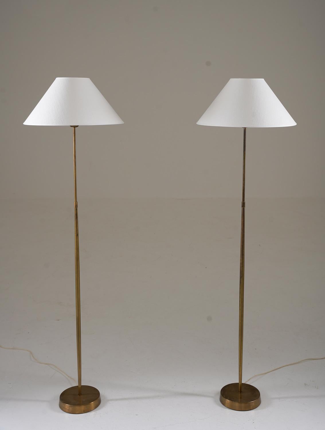 Pair of floor lamps by ASEA, Sweden, 1950s.
Beautiful lamps with a minimalistic design, where the slightly hourglass-shaped rods give an exclusive impression.

Condition: Good original condition with some light dents on the base and the shade