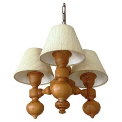 Lampadario svedese del Medioevo in legno di pino laccato con paralumi in tessuto, Svezia, anni '60