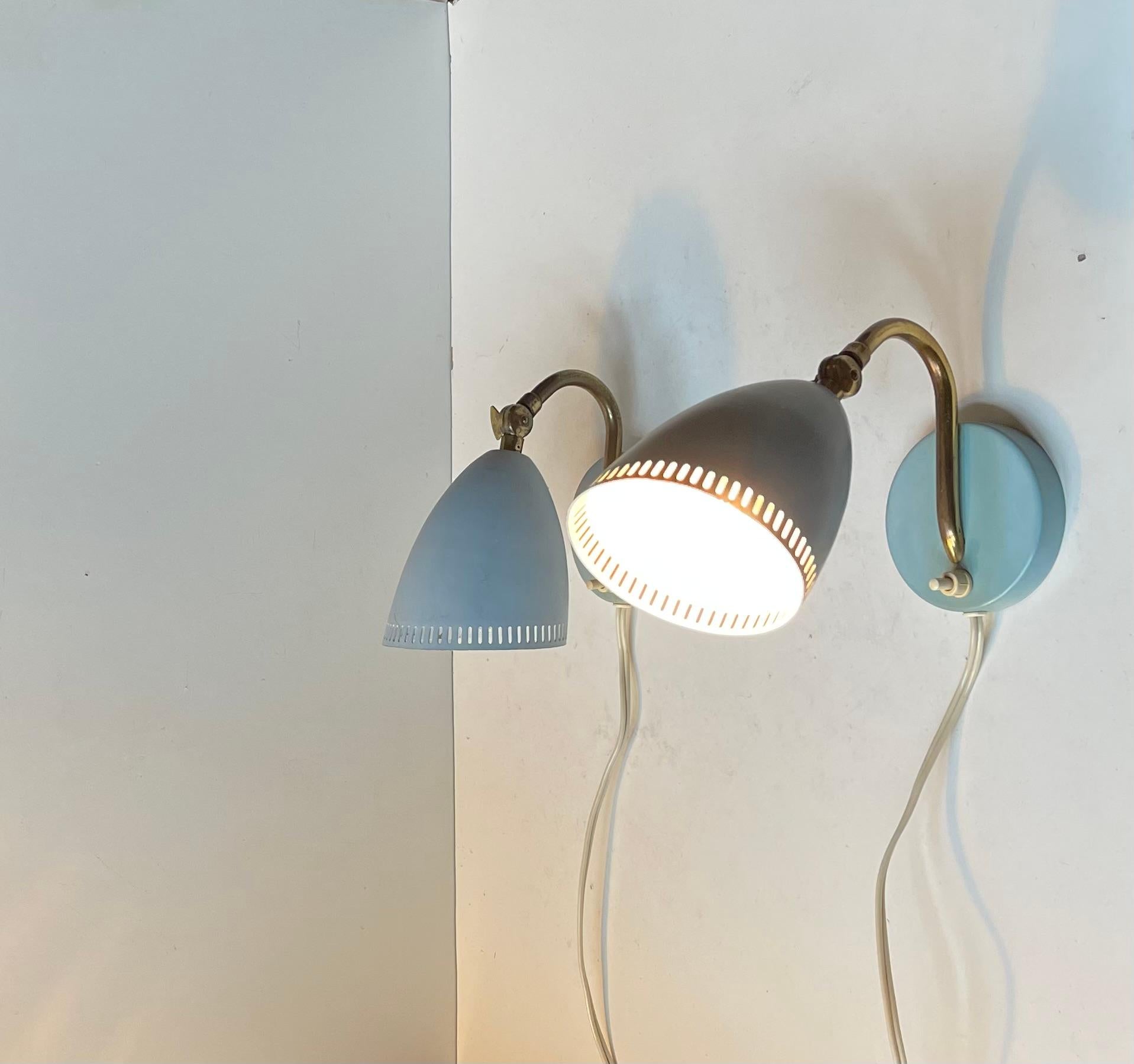 Schwedische Wandlampen aus Aluminium und Messing aus der Mitte des Jahrhunderts, 1950er Jahre (Mitte des 20. Jahrhunderts) im Angebot
