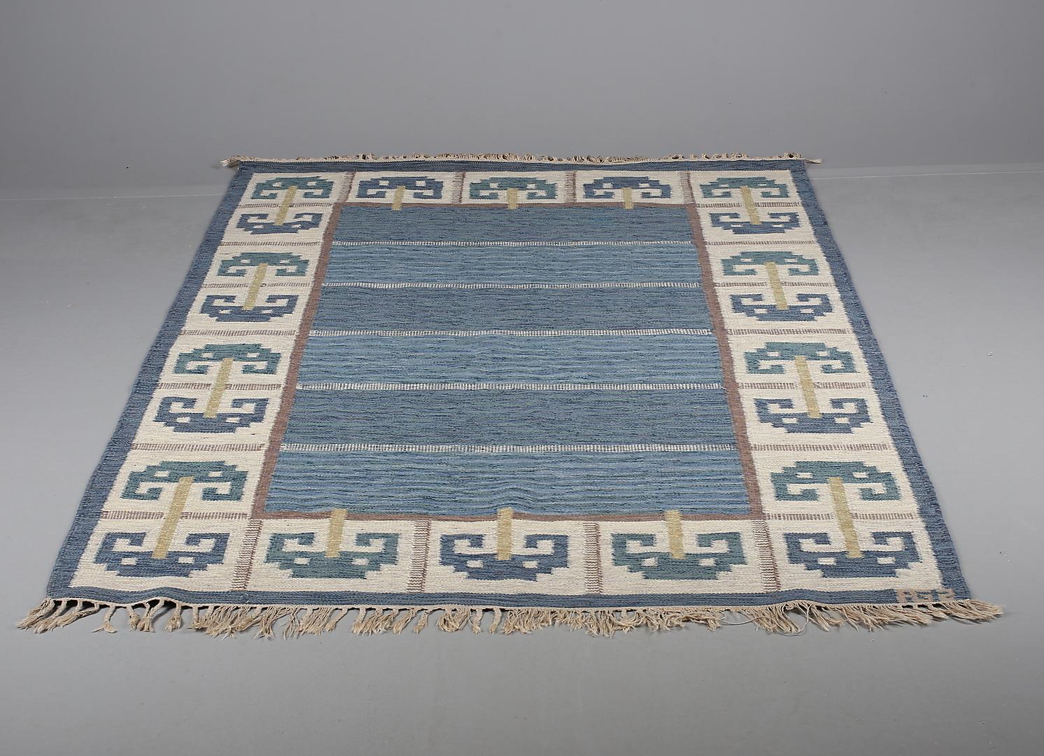 Swedish flat woven virgin wool  Rug designed by Anna-Greta Sjökvist for Svenskt Tenn. Sweden, 1950s.
This extraordinary Kilin Technique rug features a geometric pattern of crab-like shapes, a motif easily recognizable from the designer style, the