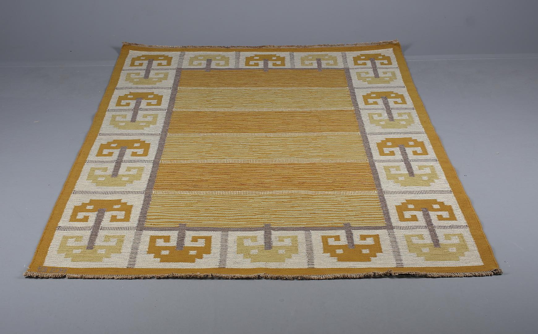 Schwedische flachgewebte Schurwolle  Teppich entworfen von Anna-Greta Sjökvist für Svenskt Tenn. Schweden, 1950er Jahre.
Dieser außergewöhnliche Teppich von Kilin Technique zeichnet sich durch ein geometrisches Muster aus krabbenähnlichen Formen