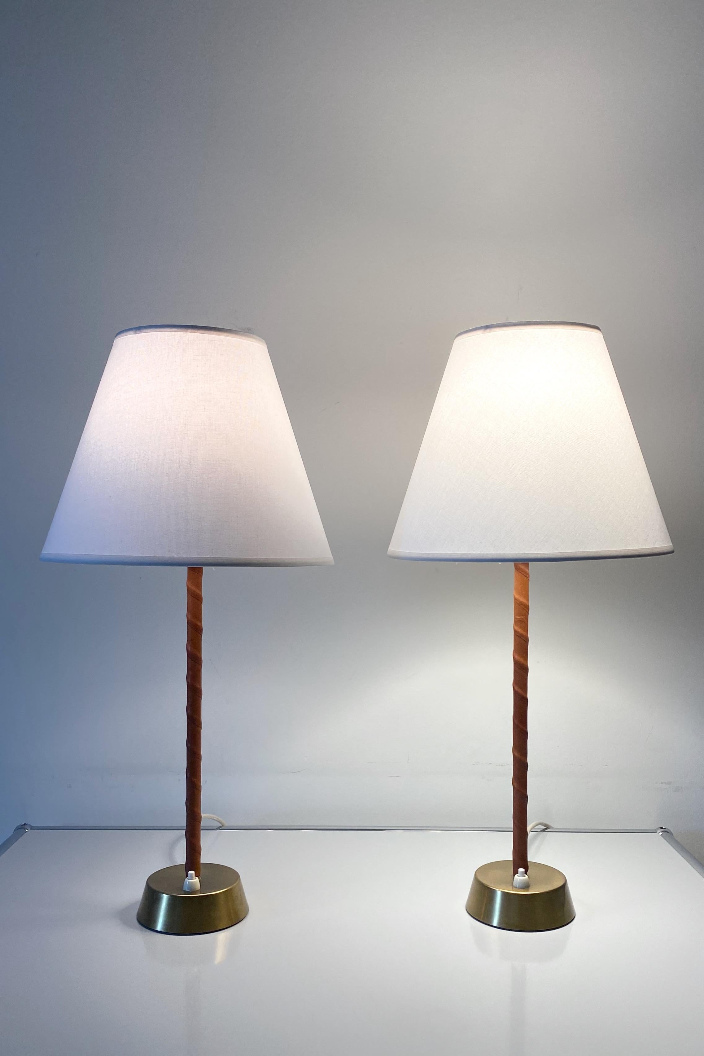 Swedish Midcentury Pair of Leather and Brass Table Lamps 4