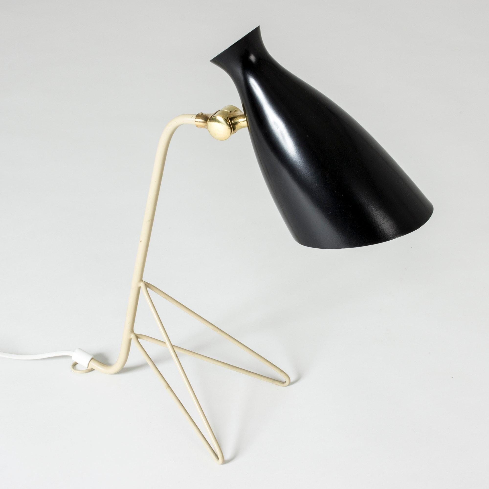 Cool Swedish 1950s table or desk lamp from Glas and Kristall Armatur. Metal lacquered black and eggshell, nice brass detail.