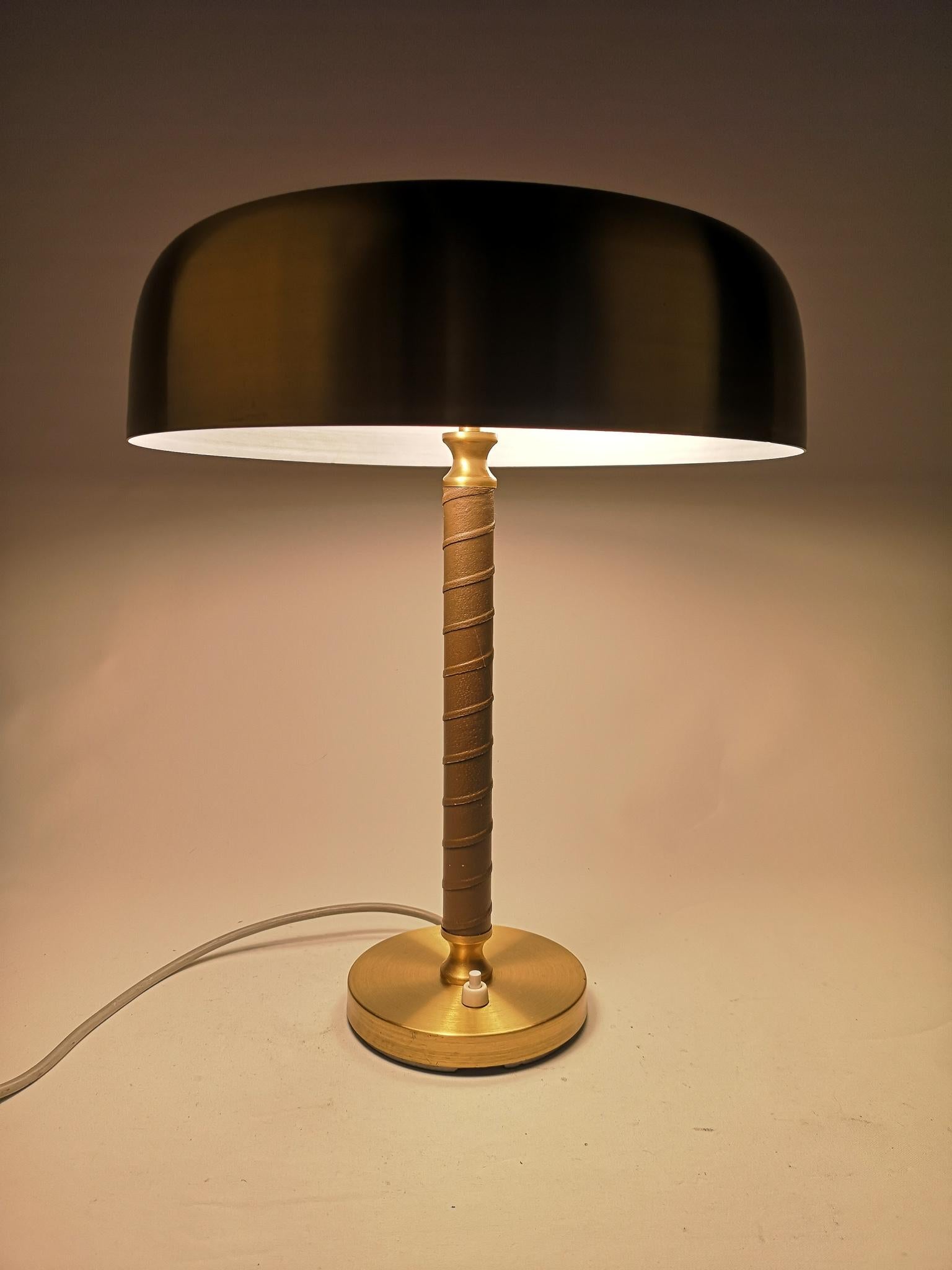 Swedish Midcentury Table Lamp in Brass and Leather by Boréns 4
