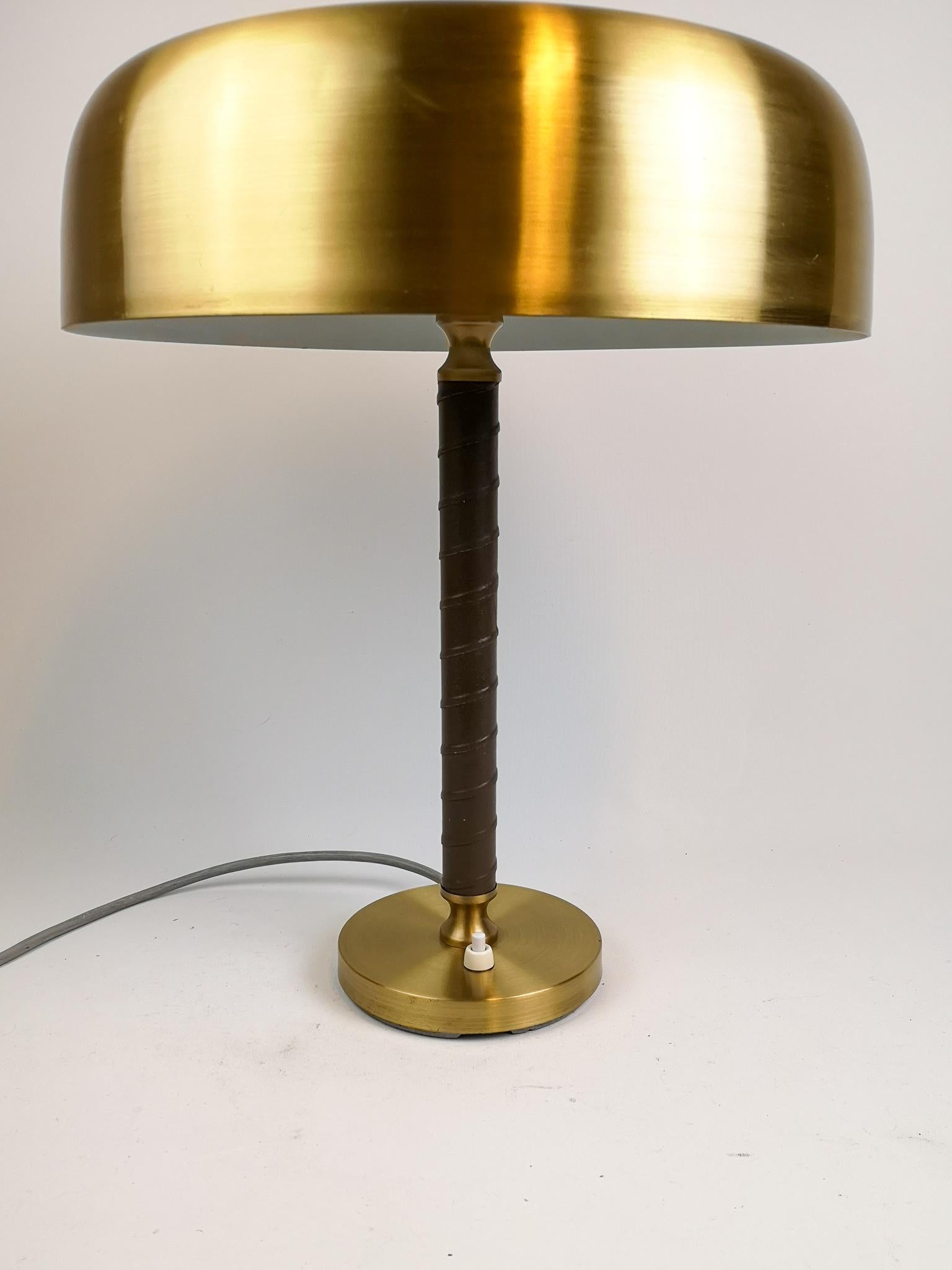 Swedish Midcentury Table Lamp in Brass and Leather by Boréns In Good Condition In Hillringsberg, SE