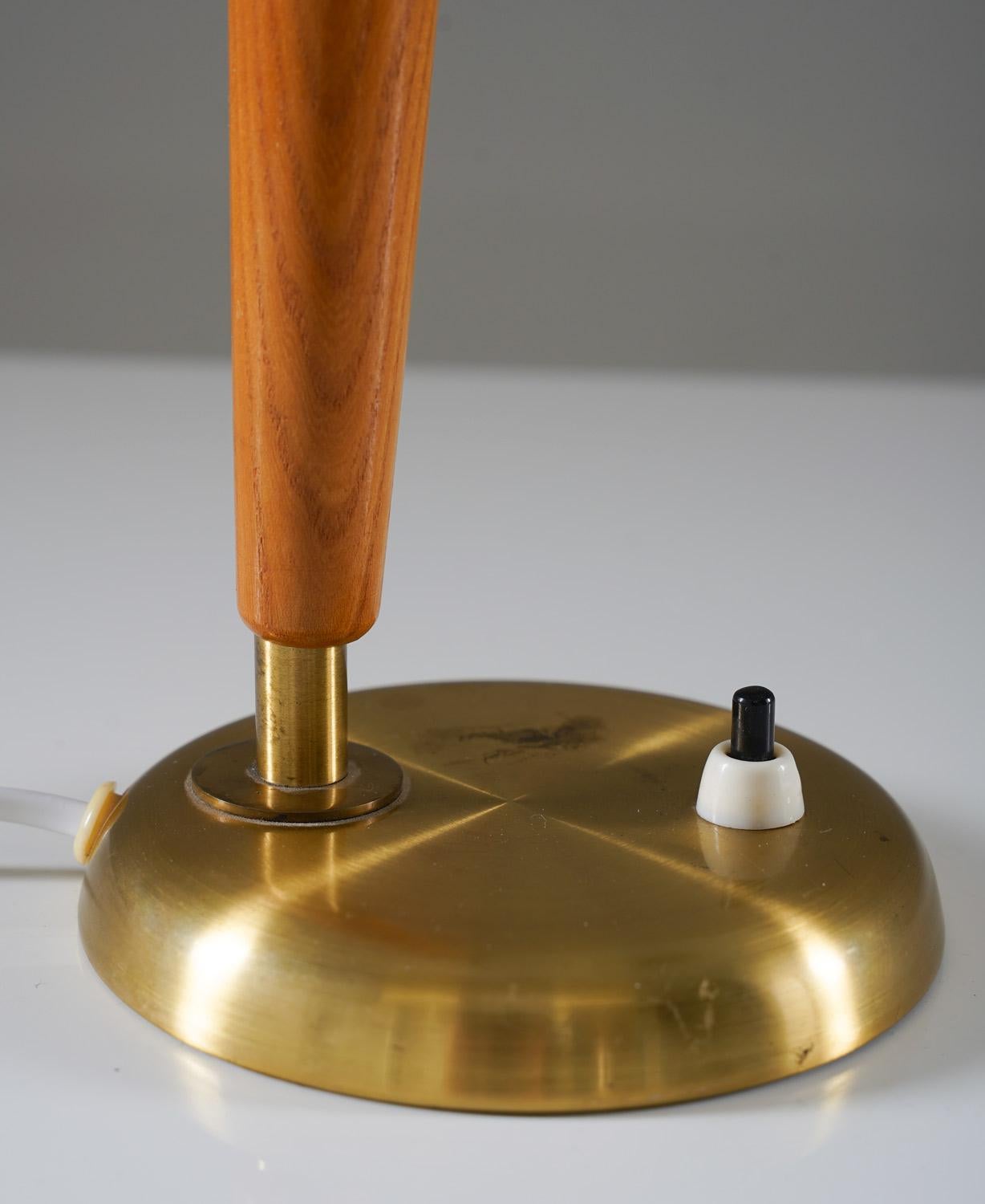 20th Century Swedish Midcentury Table Lamp in Brass by Böhlmarks For Sale