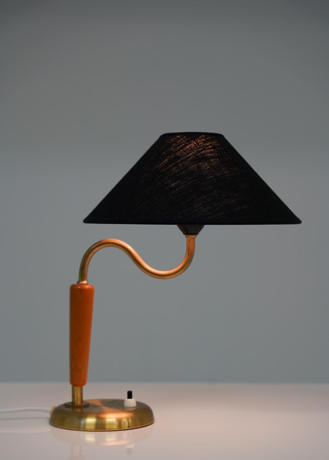 Swedish Midcentury Table Lamp in Brass by Böhlmarks For Sale 1