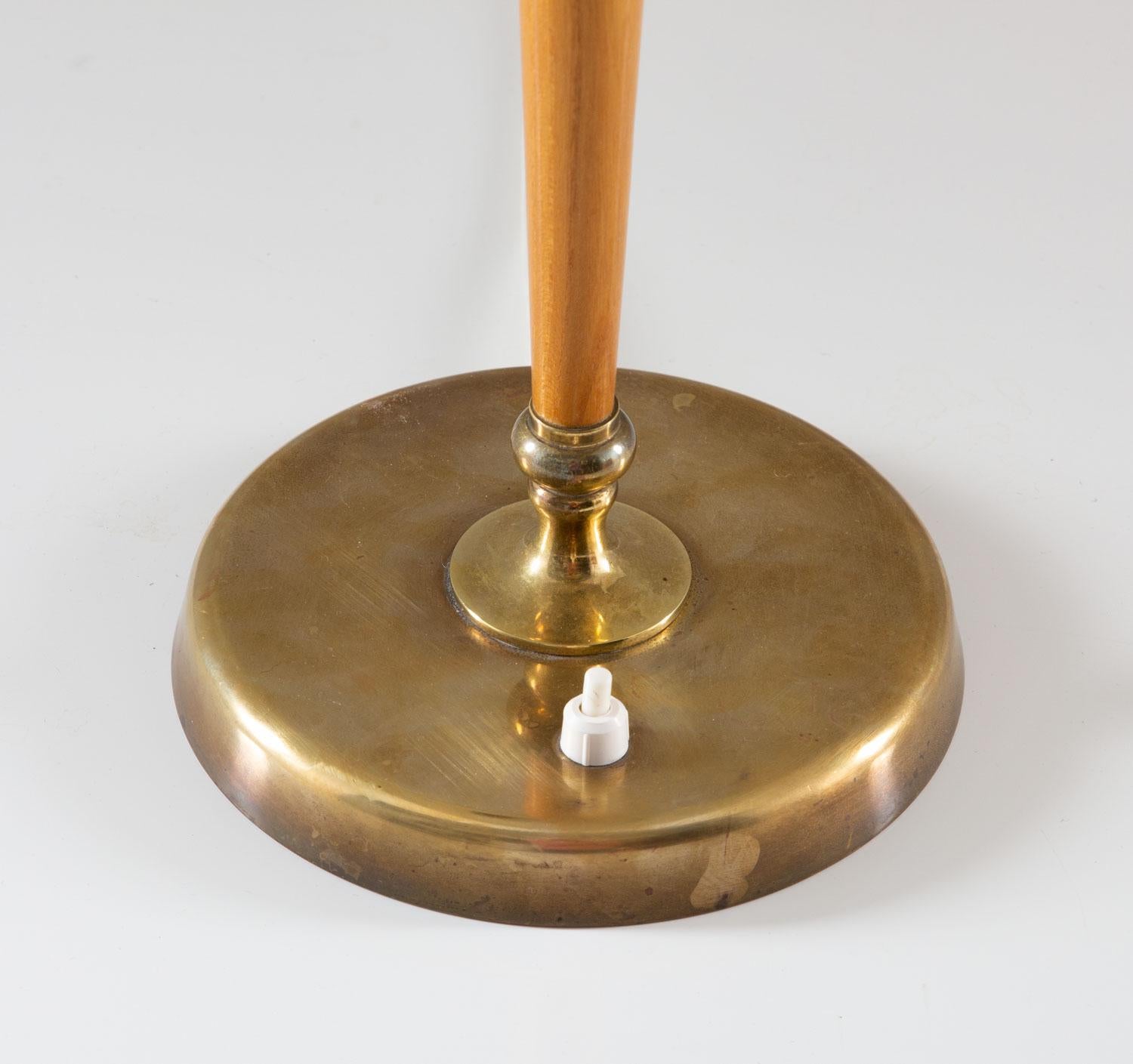 Swedish Midcentury Table Lamp in Brass by Bröderna Malmströms Metallvarufabrik 2