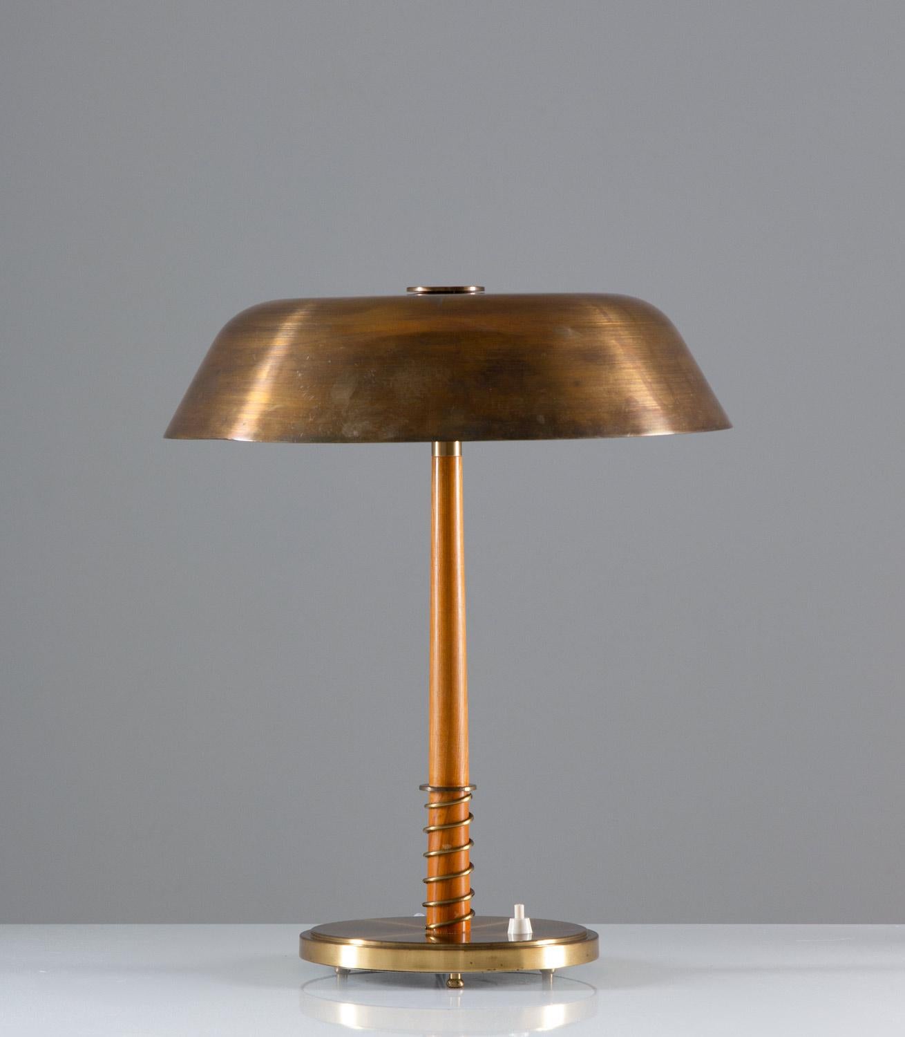Scandinavian Modern Swedish Midcentury Table Lamp in Brass by Harald Notini for Böhlmarks For Sale