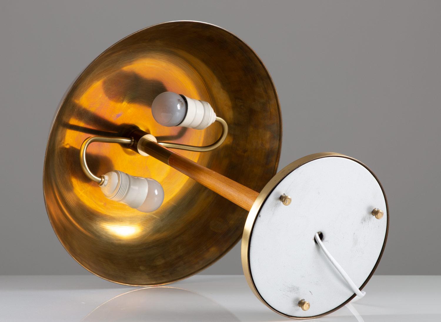 Schwedische Tischlampe aus Messing aus der Mitte des Jahrhunderts von Harald Notini für Bhlmarks im Angebot 2