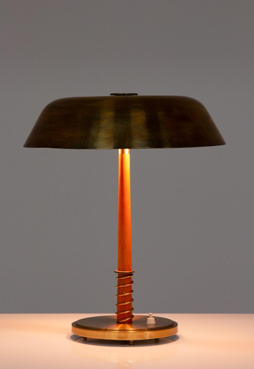 Swedish Midcentury Table Lamp in Brass by Harald Notini for Böhlmarks For Sale 3