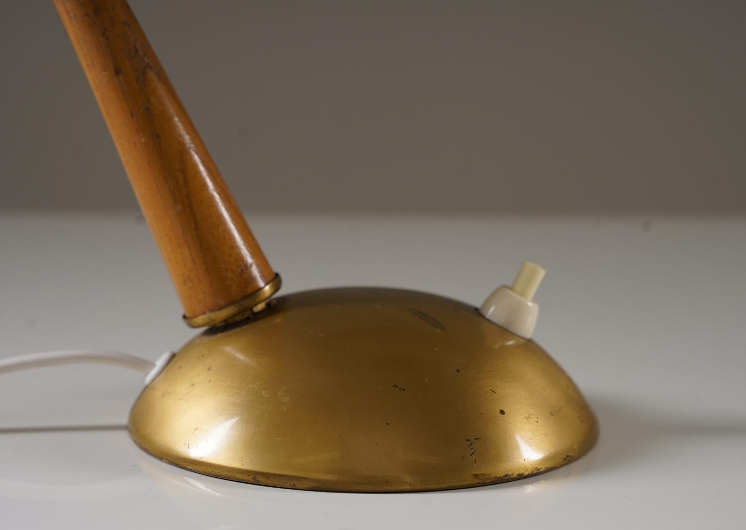 20ième siècle Lampe de table suédoise du milieu du siècle en laiton par Malmö Metallvarufabrik en vente