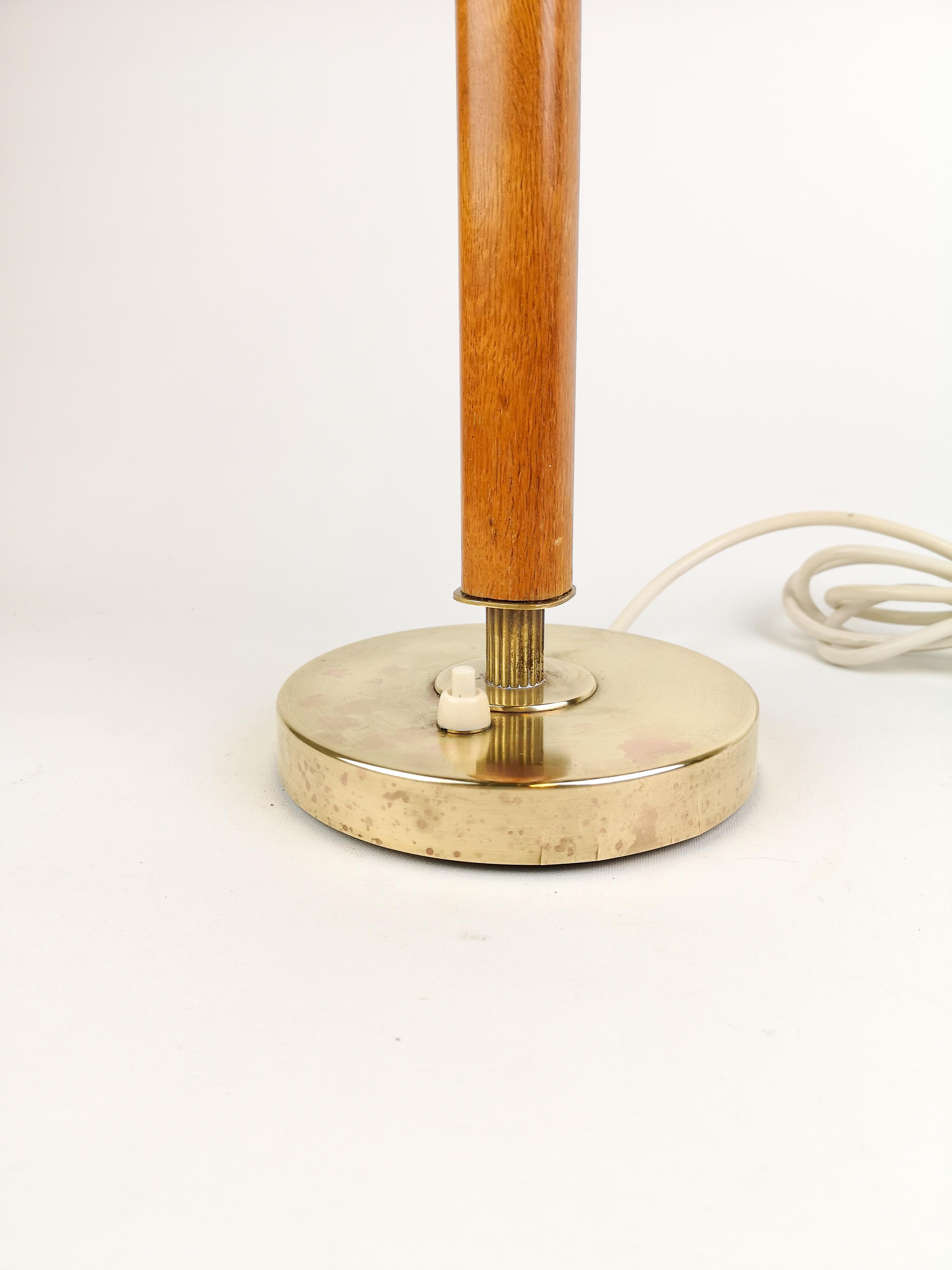 Swedish Midcentury Table Lamp in Brass, Crystal and Wood by Boréns For Sale 5