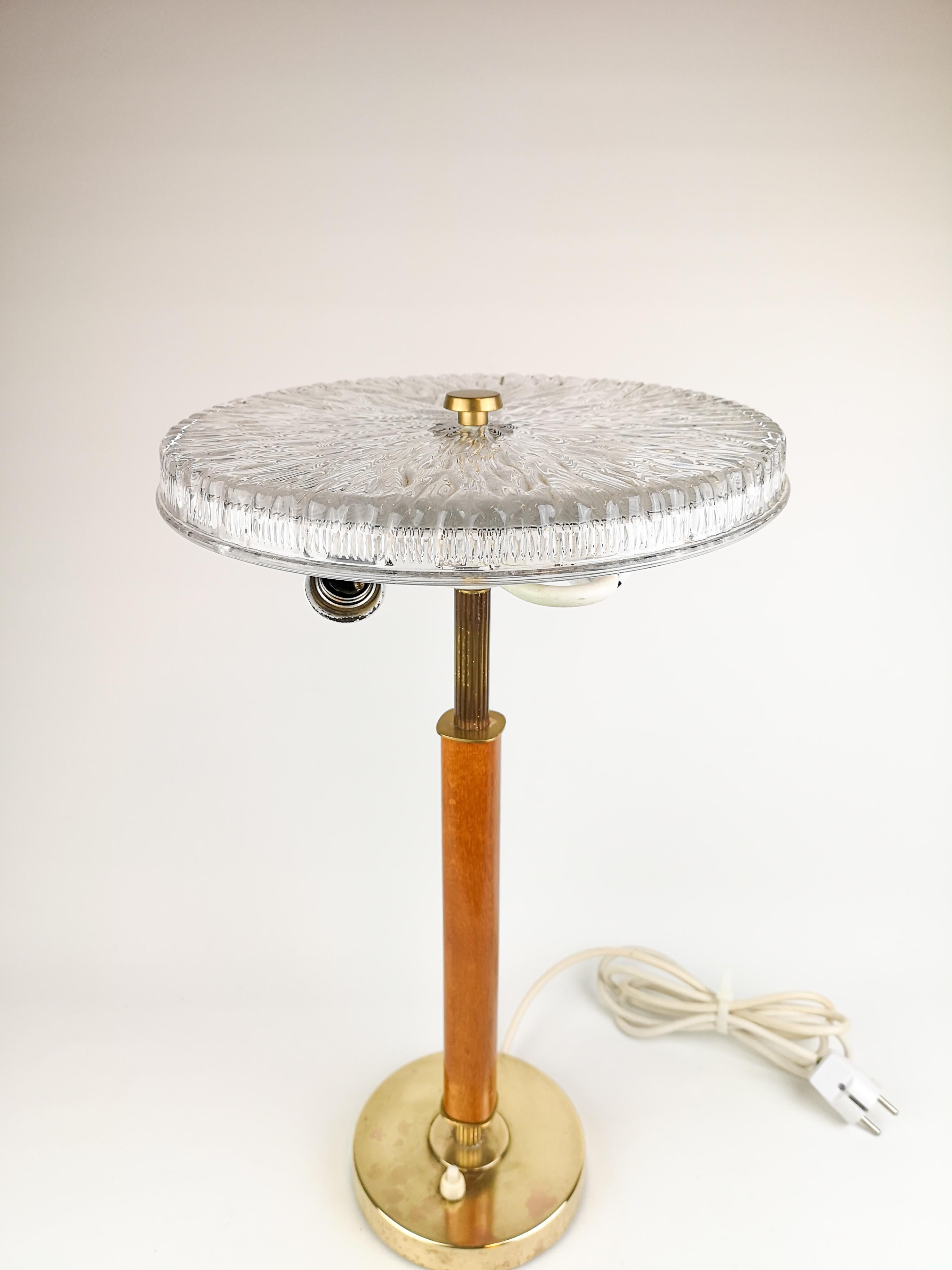 Swedish Midcentury Table Lamp in Brass, Crystal and Wood by Boréns For Sale 7