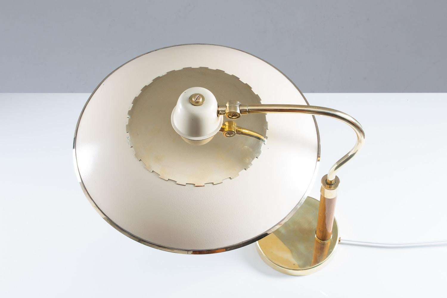 Swedish Midcentury Table Lamp Model 600 by Boréns in Brass, Glass and Wood In Good Condition For Sale In Karlstad, SE