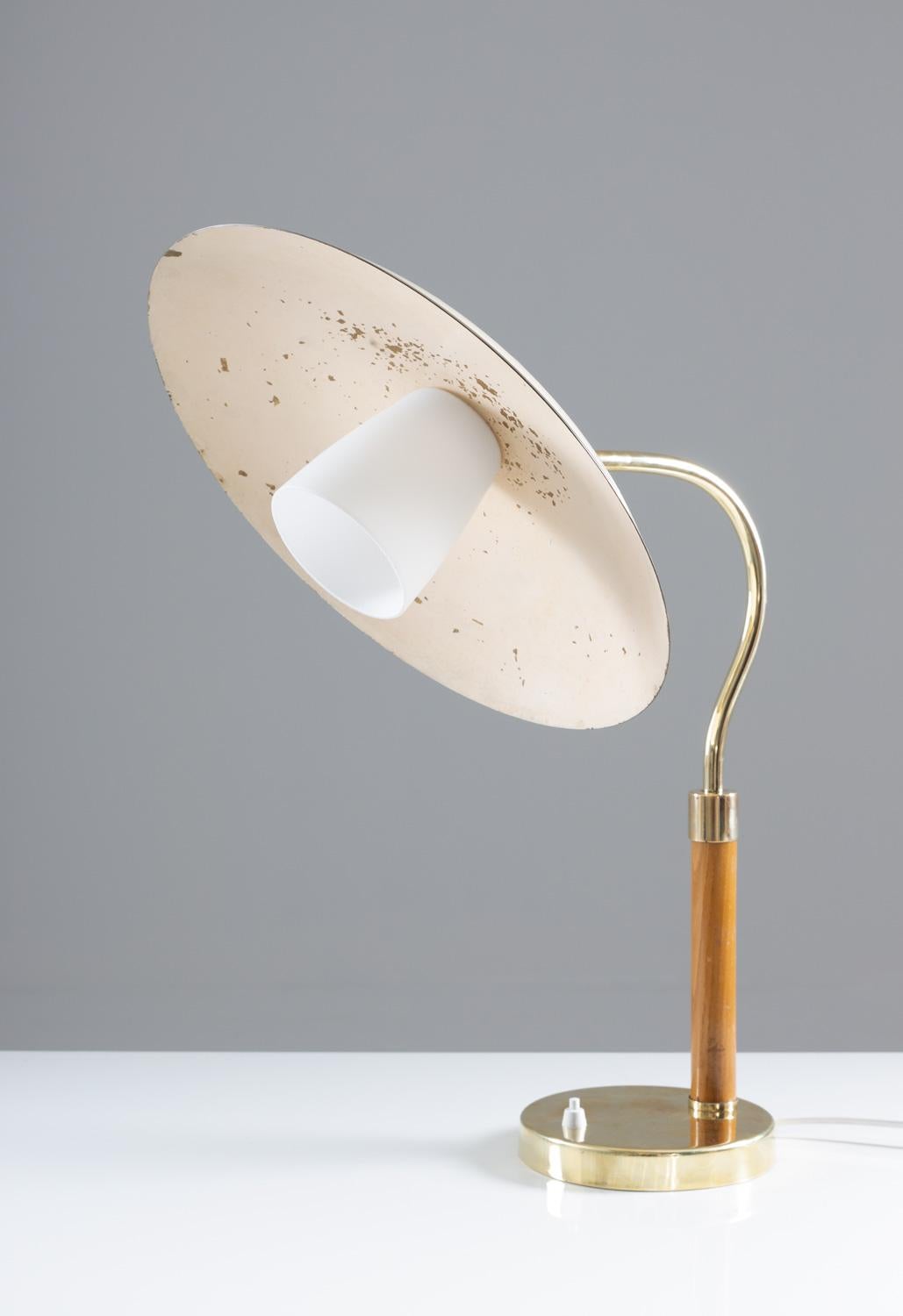 20th Century Swedish Midcentury Table Lamp Model 600 by Boréns in Brass, Glass and Wood For Sale