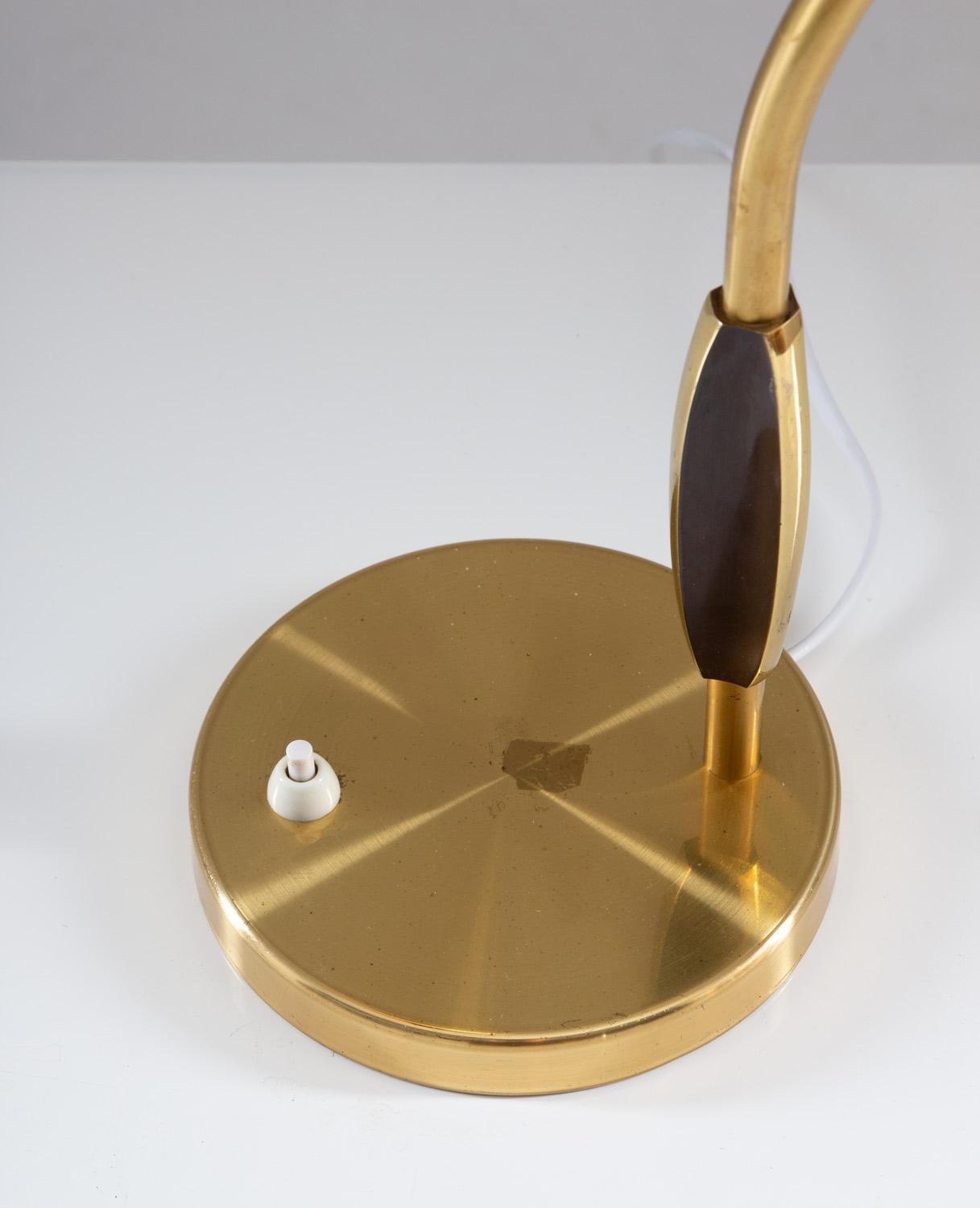 Lampe de table suédoise du milieu du siècle en laiton perforé par Boréns en vente 1