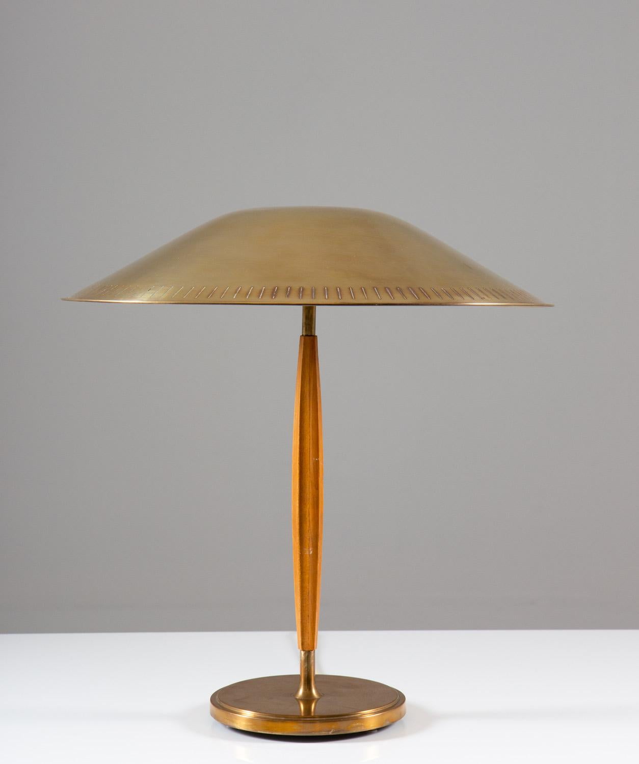 Rare table lamp in brass and wood by Böhlmarks, Sweden.
This elegant lamp was manufactured during the Swedish Modern era and is of very high quality. A nice detail is the switch, which is placed on top of the shade. 

Condition: Very good