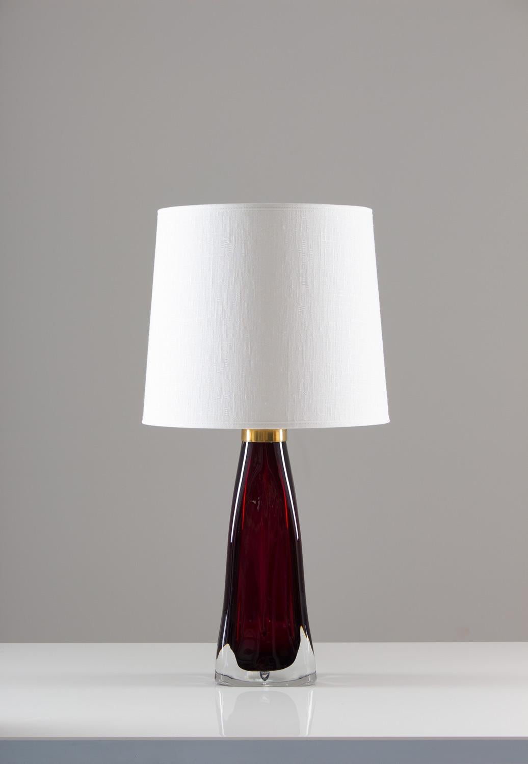 A pair of table lamps in crystal, model RD1323 by Carl Fagerlund for Orrefors, Sweden.
The lamps have a stunning coral red colour with brass details.
Condition: Excellent original condition.
Height including socket: 38 cm / 15 in
Please note