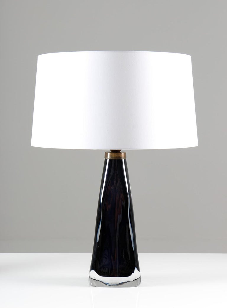 A pair of table lamps in crystal, model RD1323 by Carl Fagerlund for Orrefors, Sweden.
The lamps have a stunning deep blue colour with brass details.

Condition: Very good original condition.

Height including socket: 38cm / 15in

Please note
