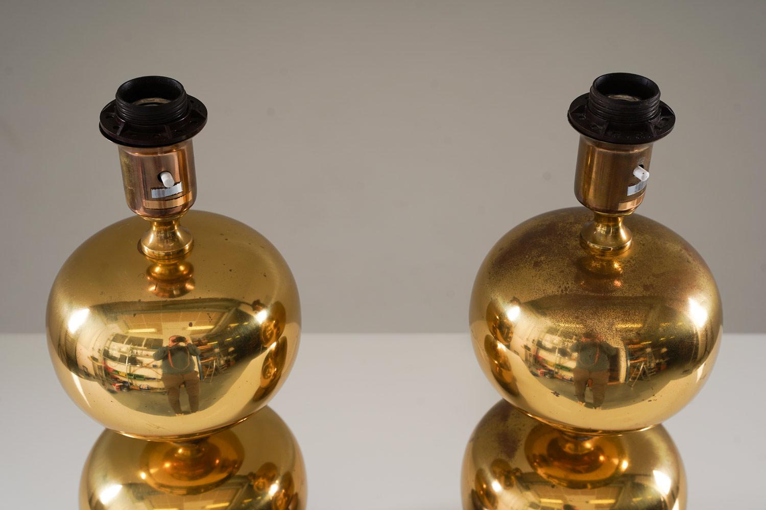 Mid-Century Modern Lampes de table suédoises du milieu du siècle en laiton par Stilarmatur Tranås en vente