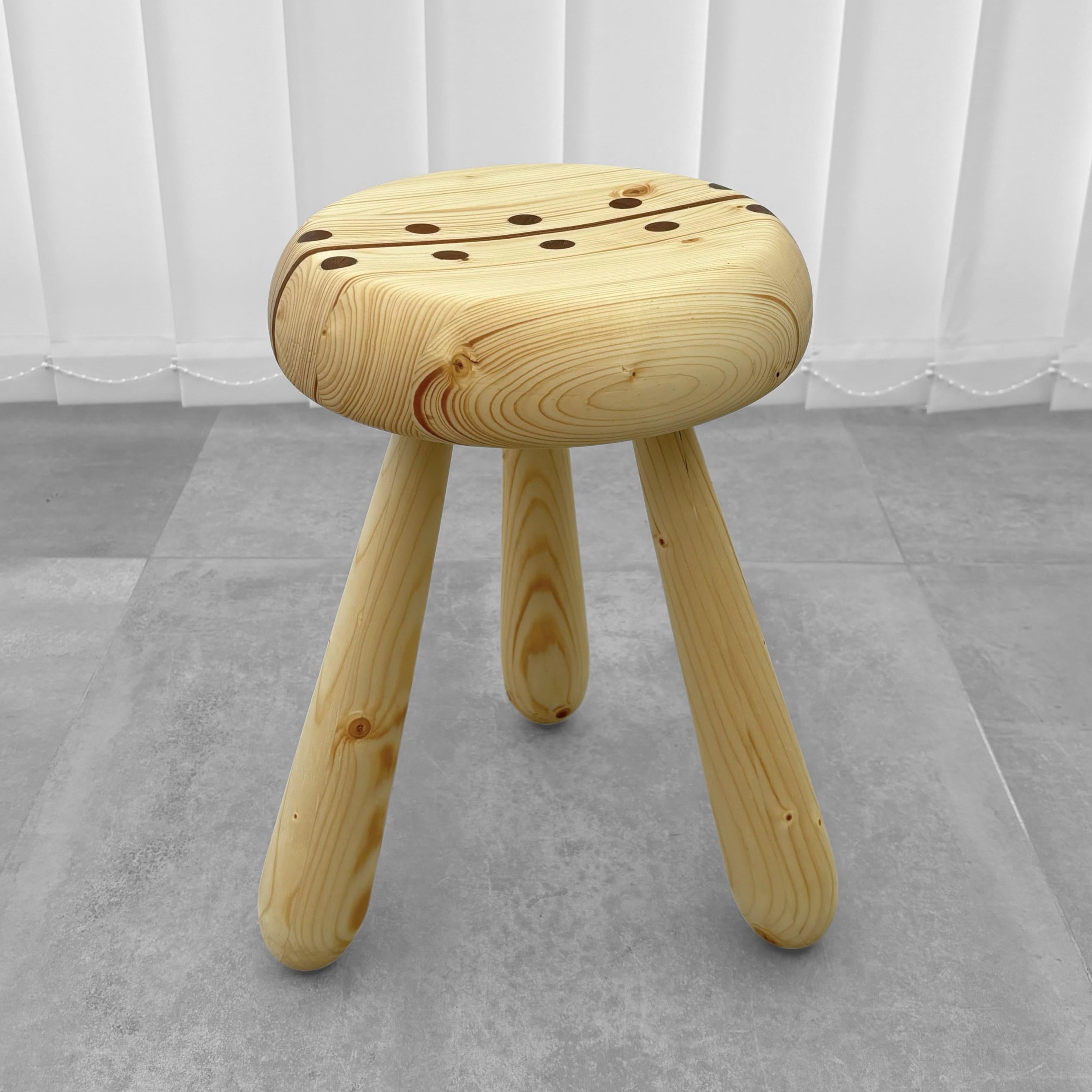 Scandinave moderne Tabouret de traite suédois en pin et teck par Andreas Zätterqvist en vente