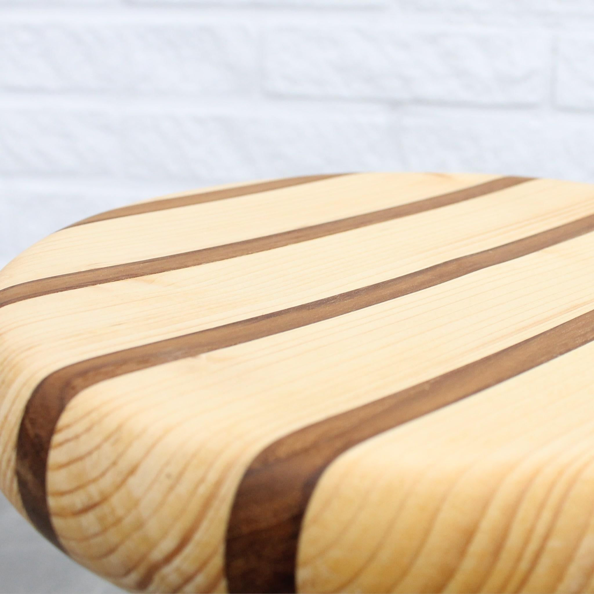 Swedish milking stool in pine and teak by Andreas Zätterqvist In Good Condition For Sale In Forserum, SE