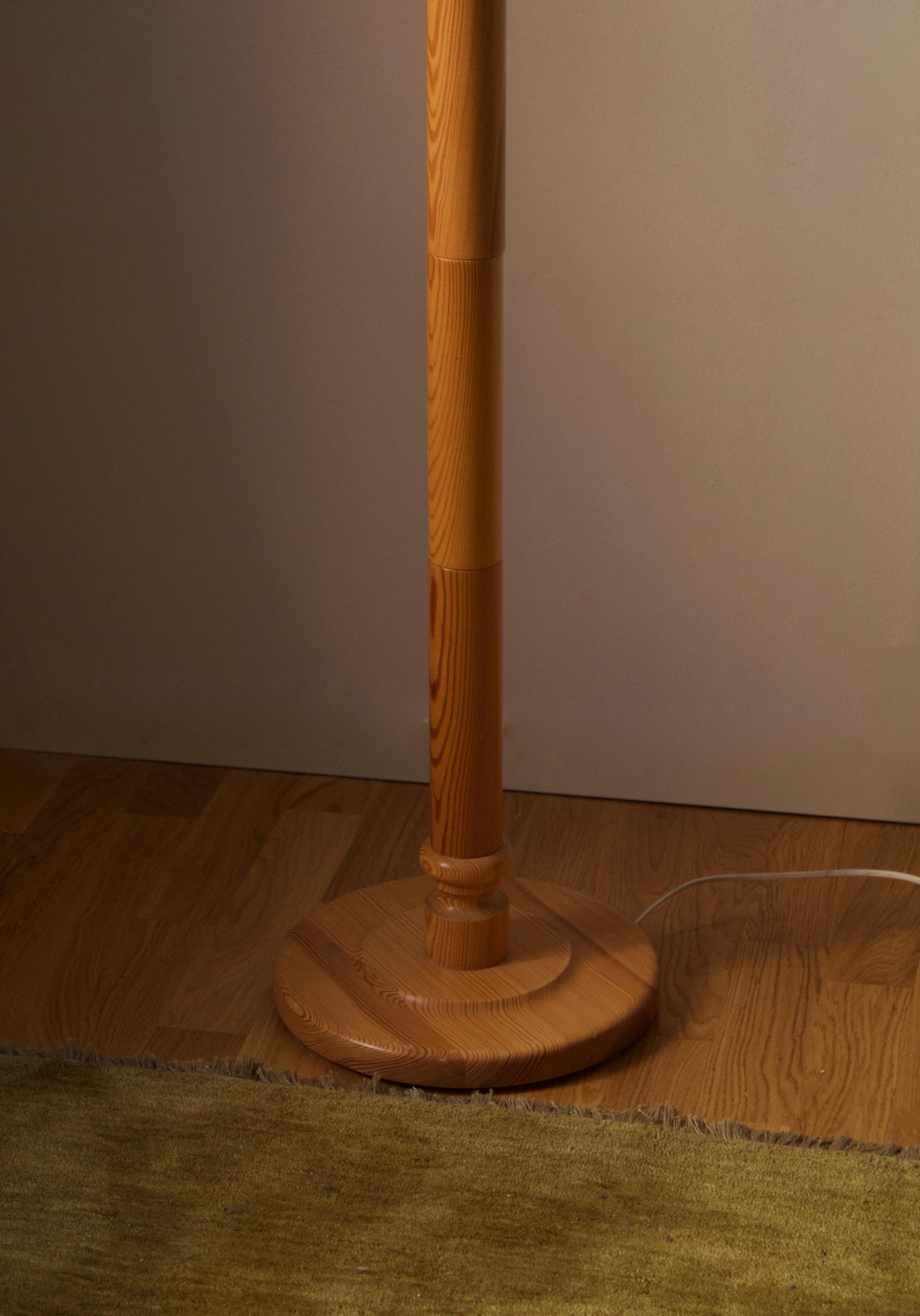 Swedish, Minimalist Floor Lamp, Solid Pine, Rattan, Sweden, 1970s In Good Condition In High Point, NC