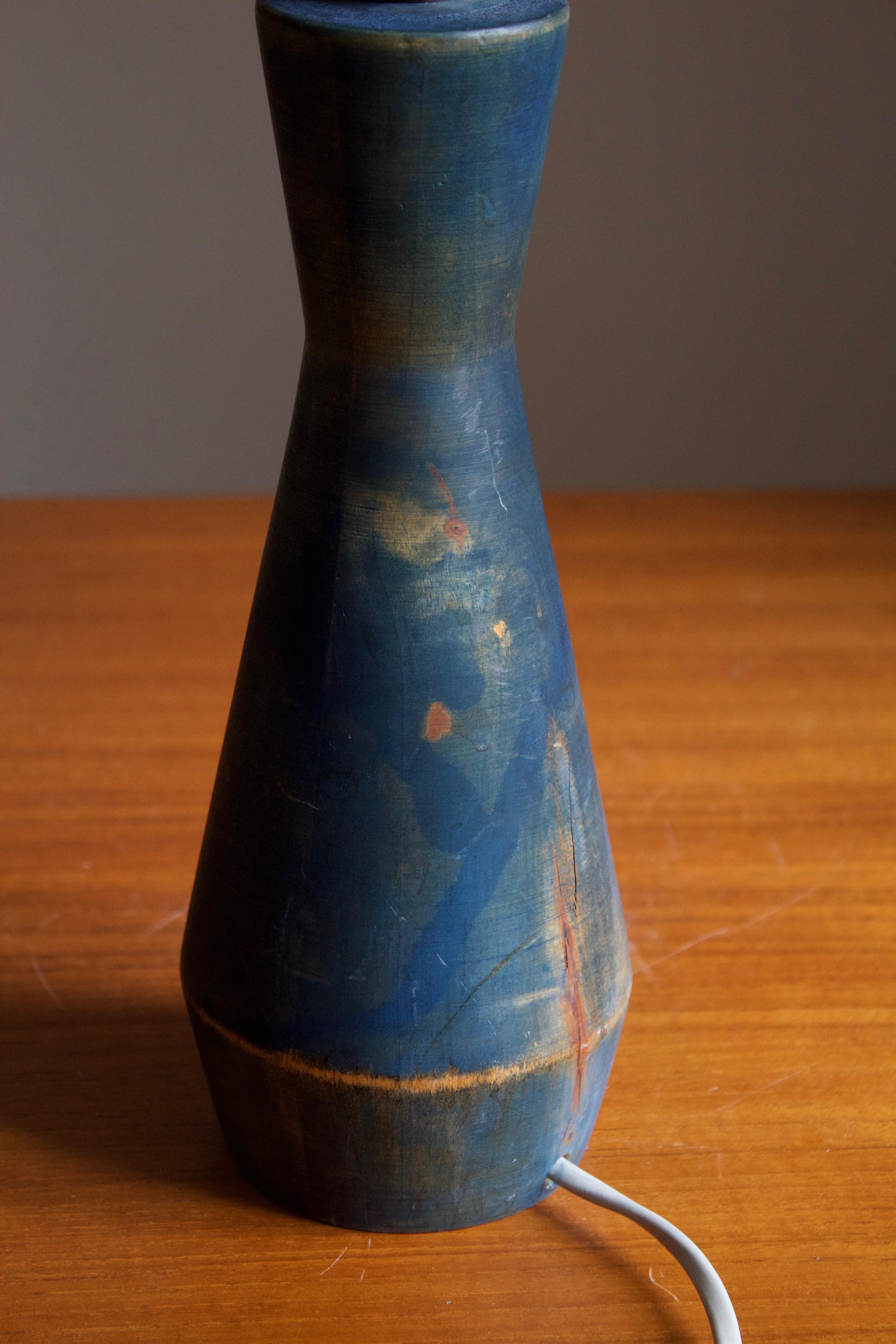 Swedish, Minimalist Table Lamp, Blue-Painted Wood, Sweden, 1950s In Good Condition In High Point, NC