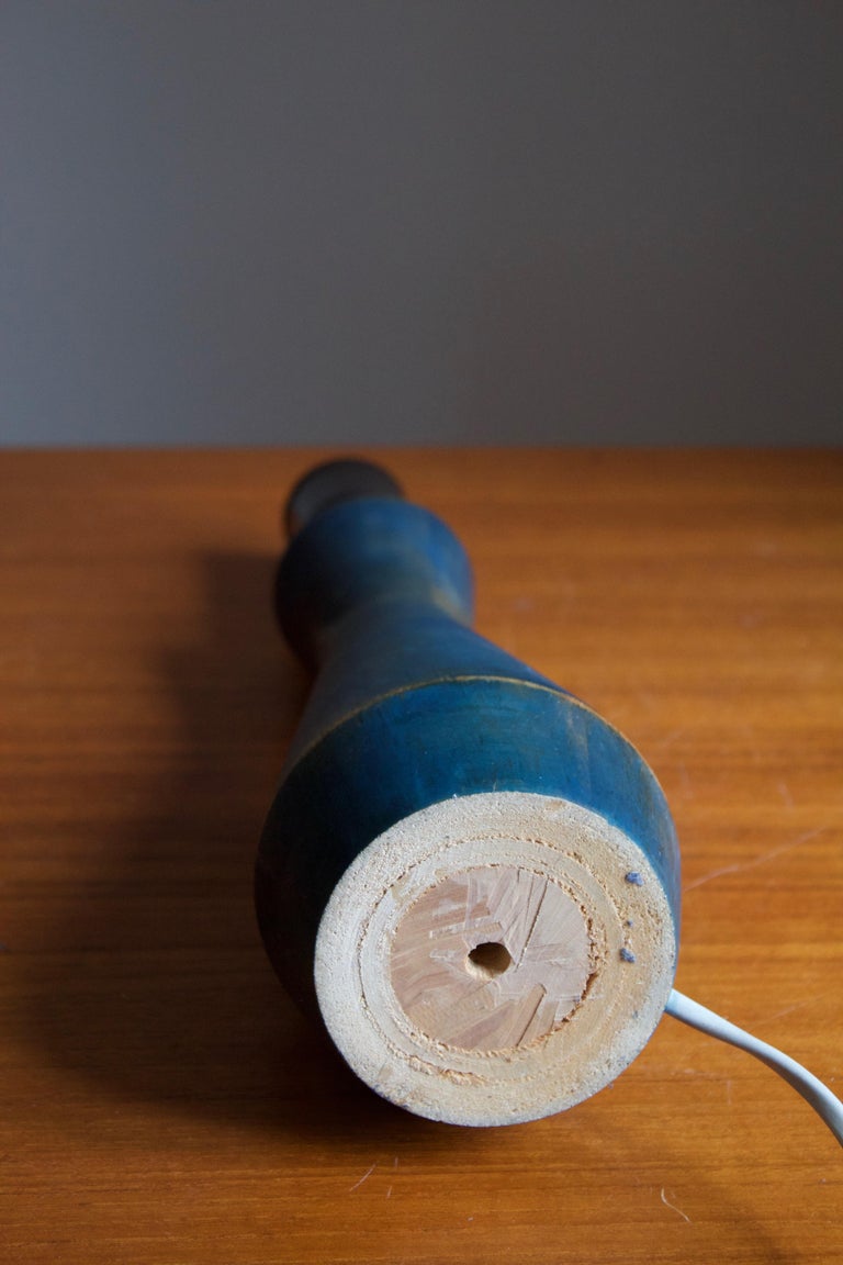 Mid-20th Century Swedish, Minimalist Table Lamp, Blue-Painted Wood, Sweden, 1950s For Sale