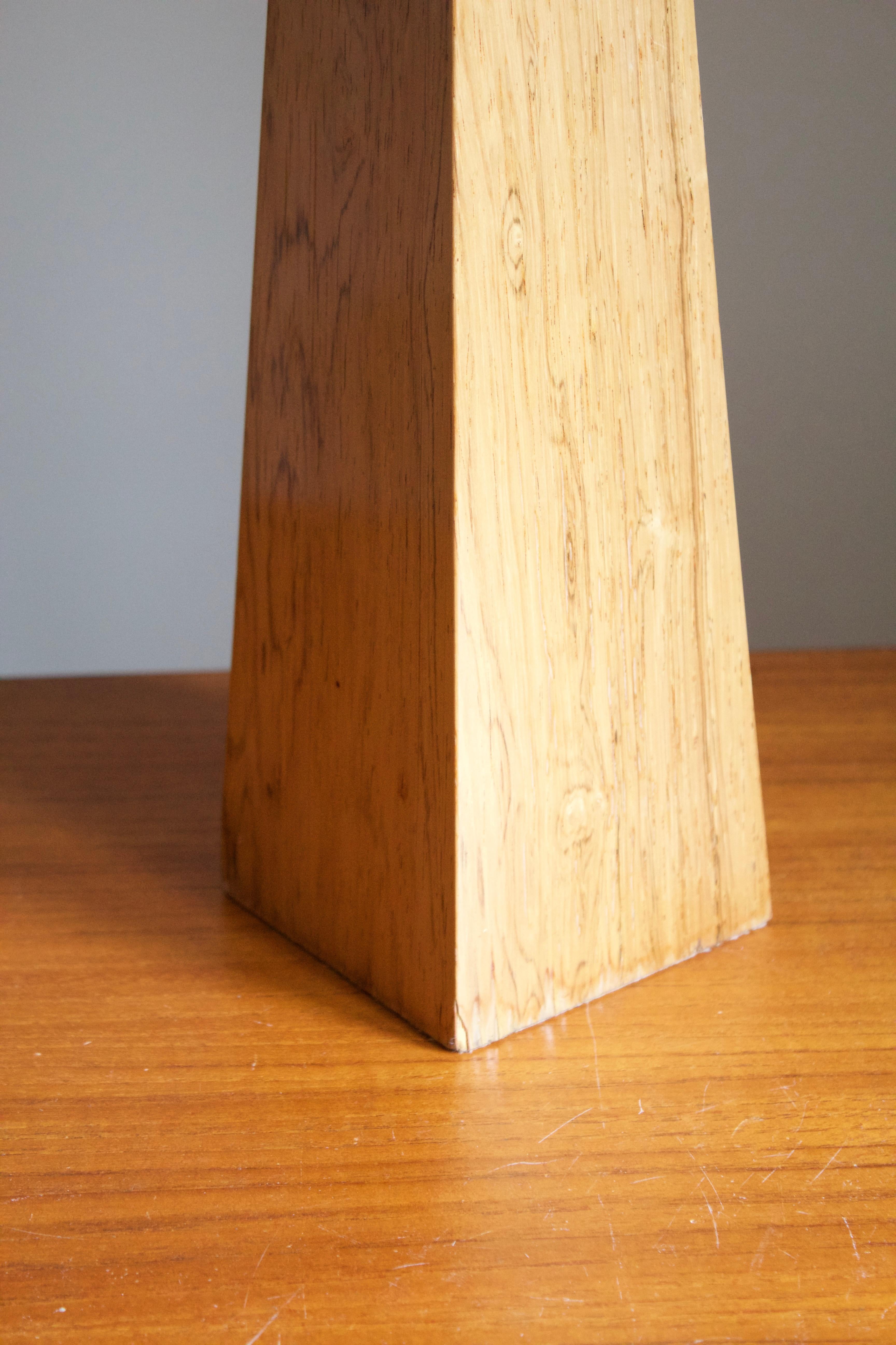 Swedish, Minimalist Table Lamp, Masur Birch, Sweden, 1950s In Good Condition In High Point, NC