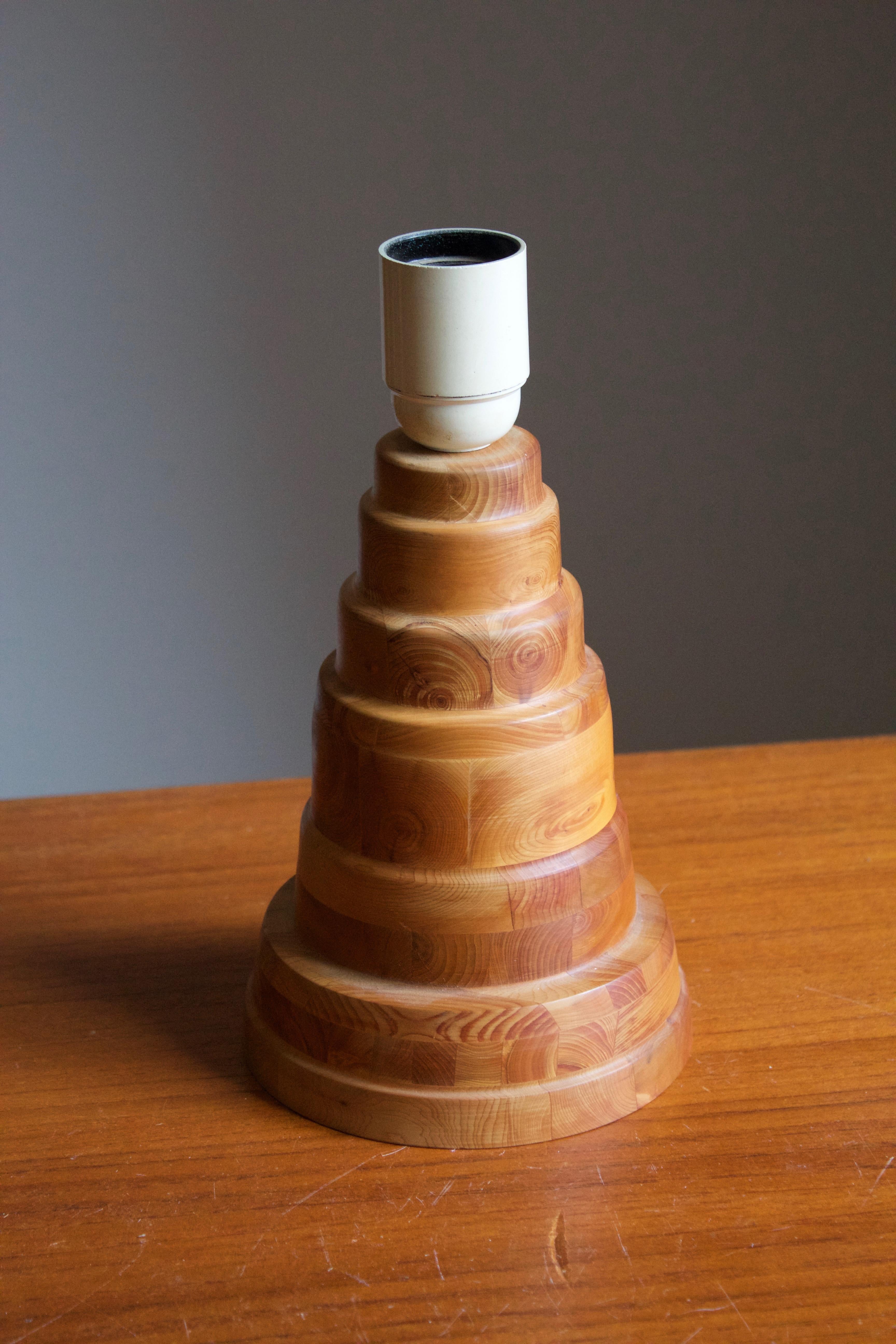 Swedish, Minimalist Table Lamp, Turned Solid Pine, Artist's Studio, Sweden, 1985 In Good Condition In High Point, NC