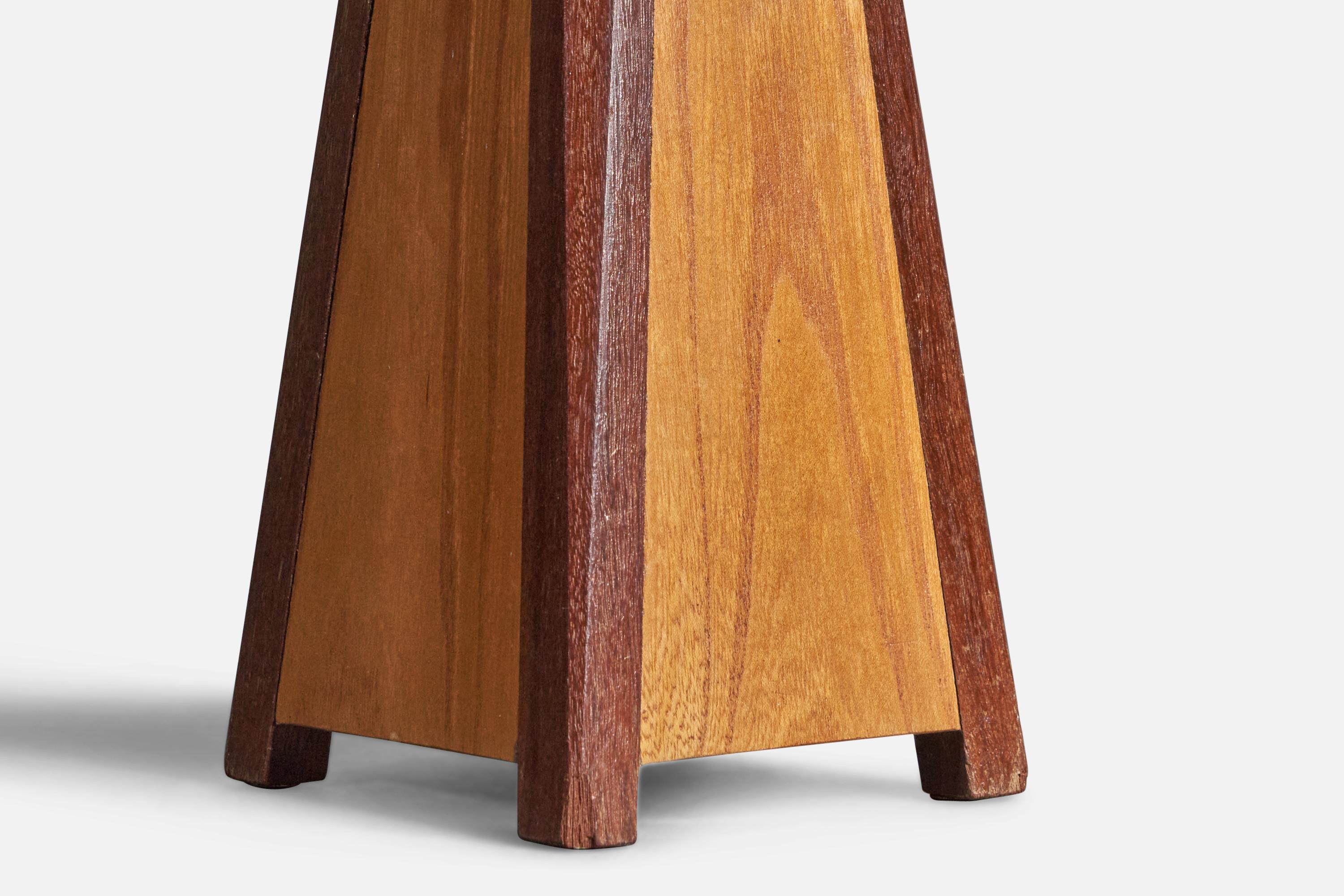 Suédois Lampes de table minimalistes suédoises, teck massif et chêne, Suède, années 1960 en vente