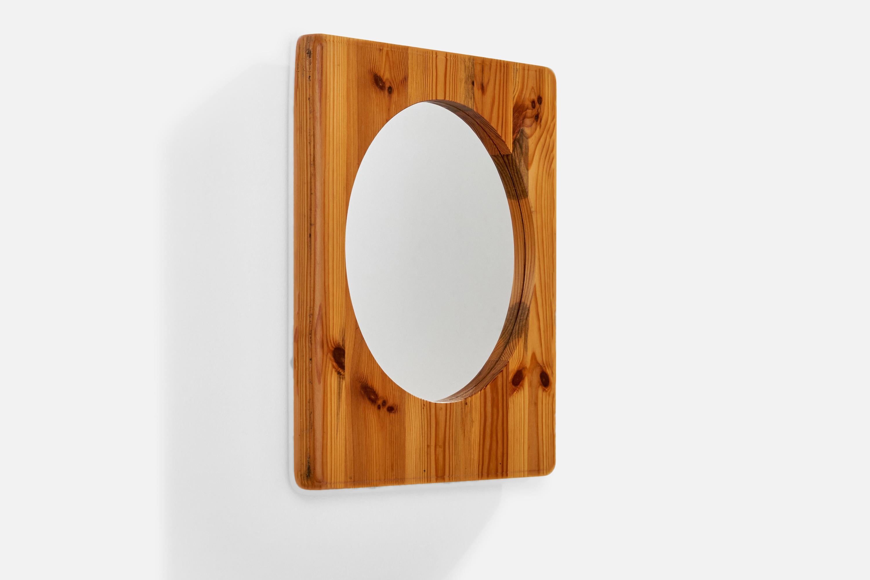 Moderne Miroir mural minimaliste suédois, pin massif, verre de miroir, Suède, 1970 en vente